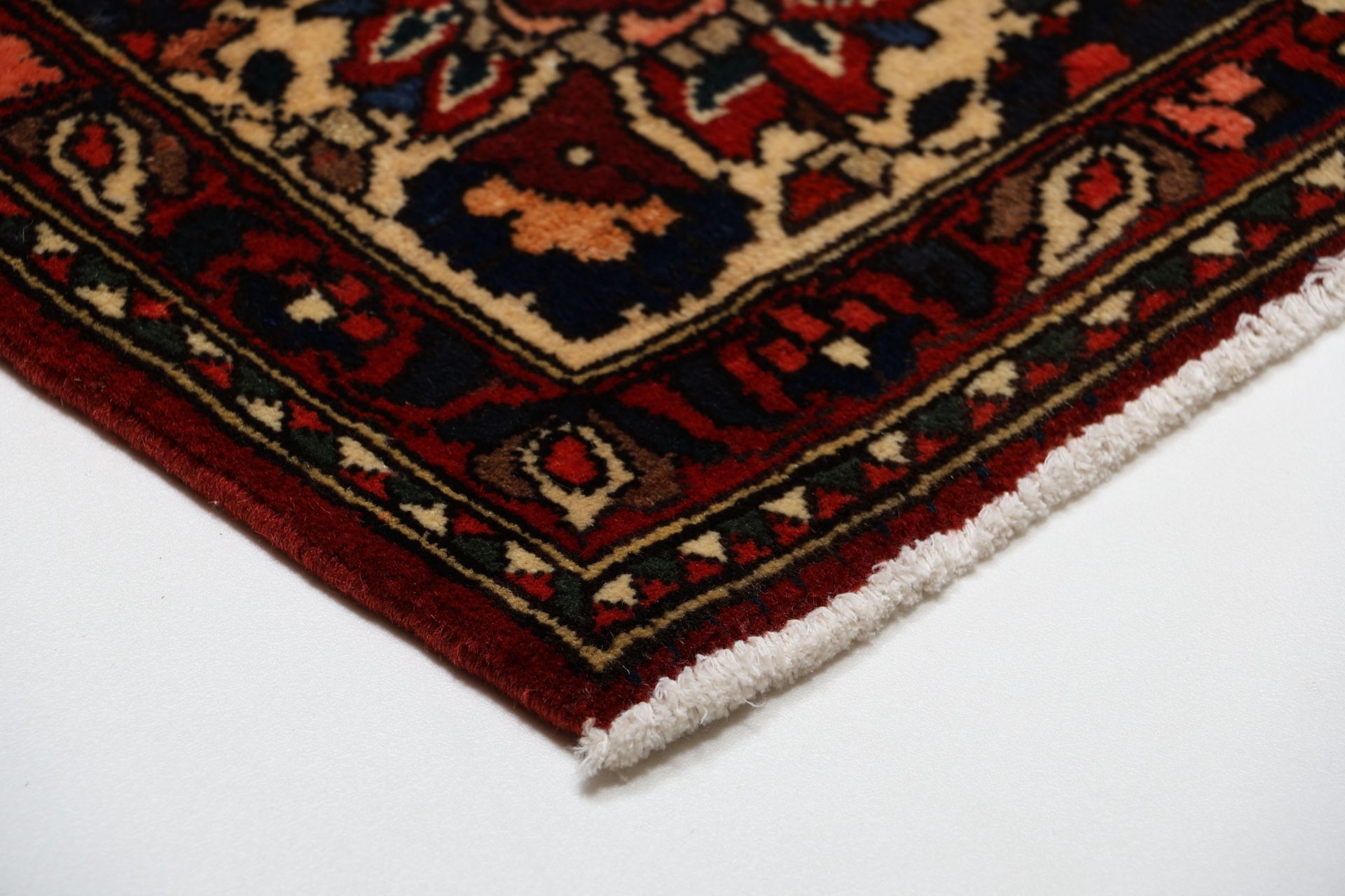 Bakhtiari Perserteppich 216 × 295 cm aus Wolle, handgeknüpft