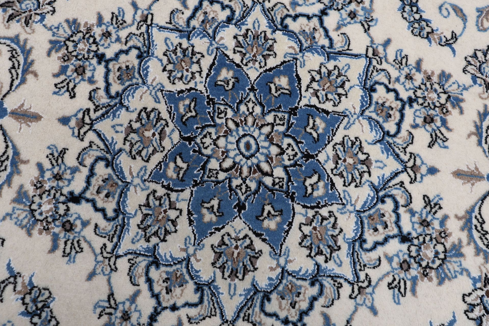 Handgeknüpfter Nain Perserteppich 196 × 299 cm
