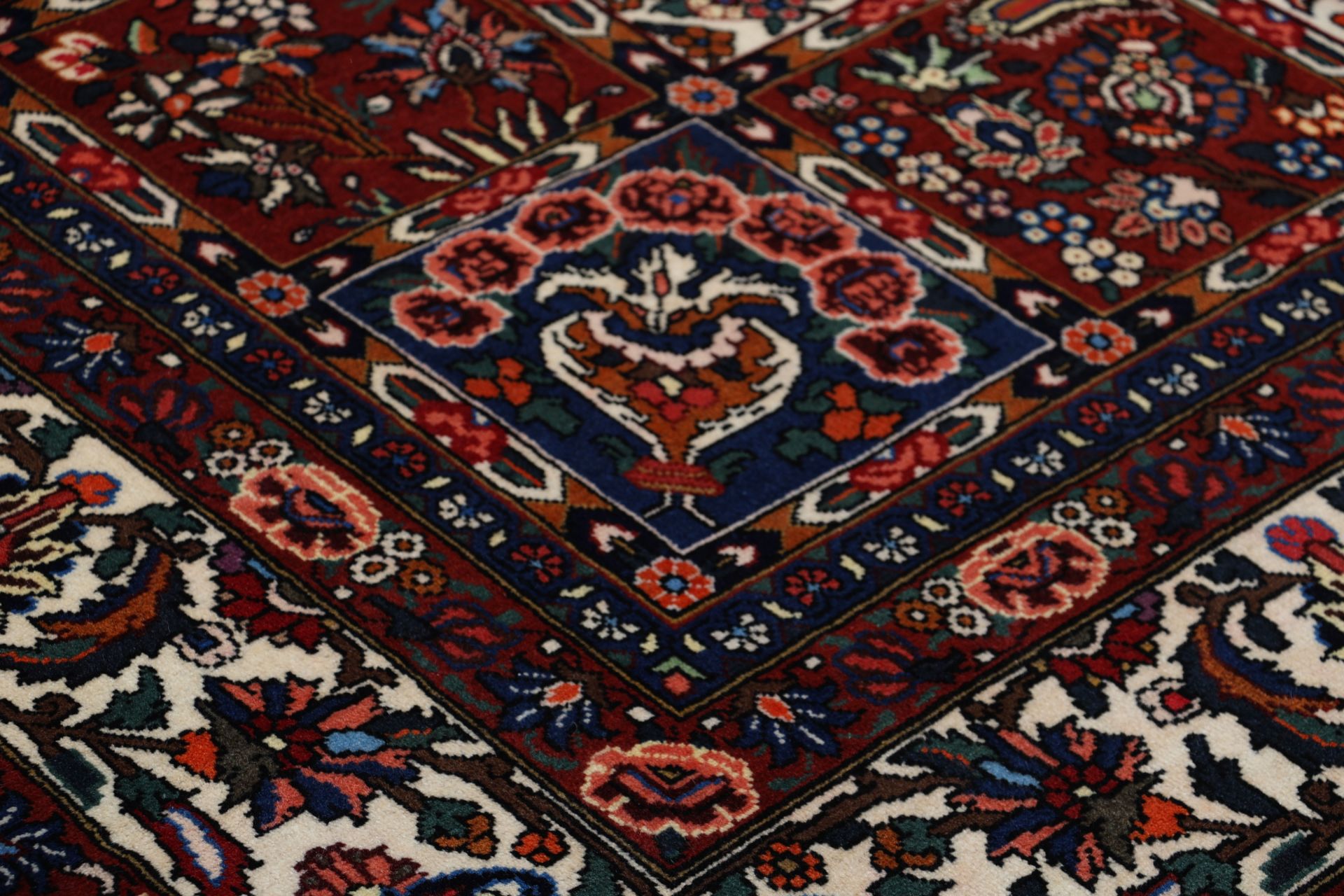 Bakhtiari Perserteppich aus Iran, 205 × 315 cm