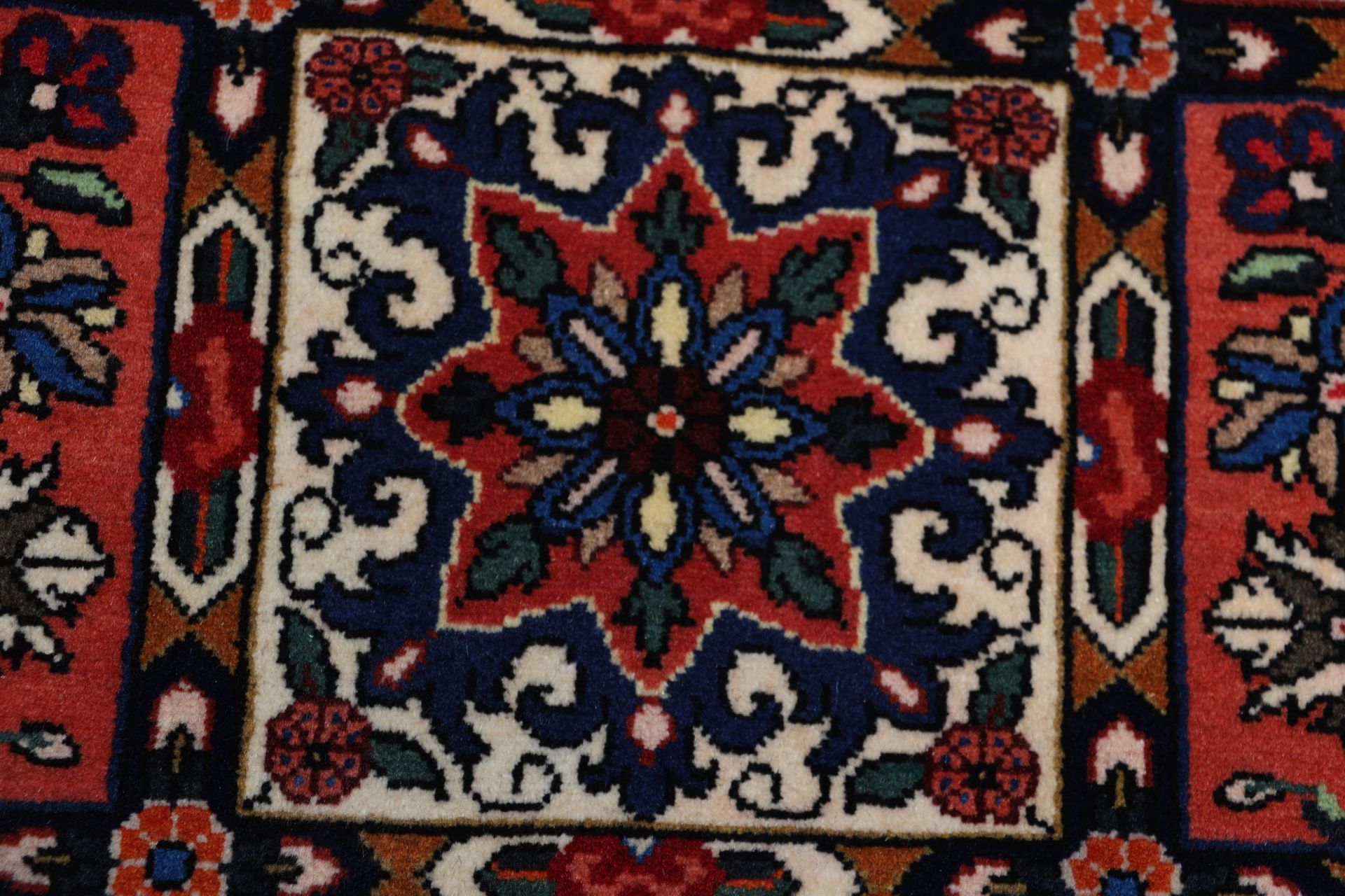 Bakhtiari Perserteppich aus Iran, 205 × 315 cm