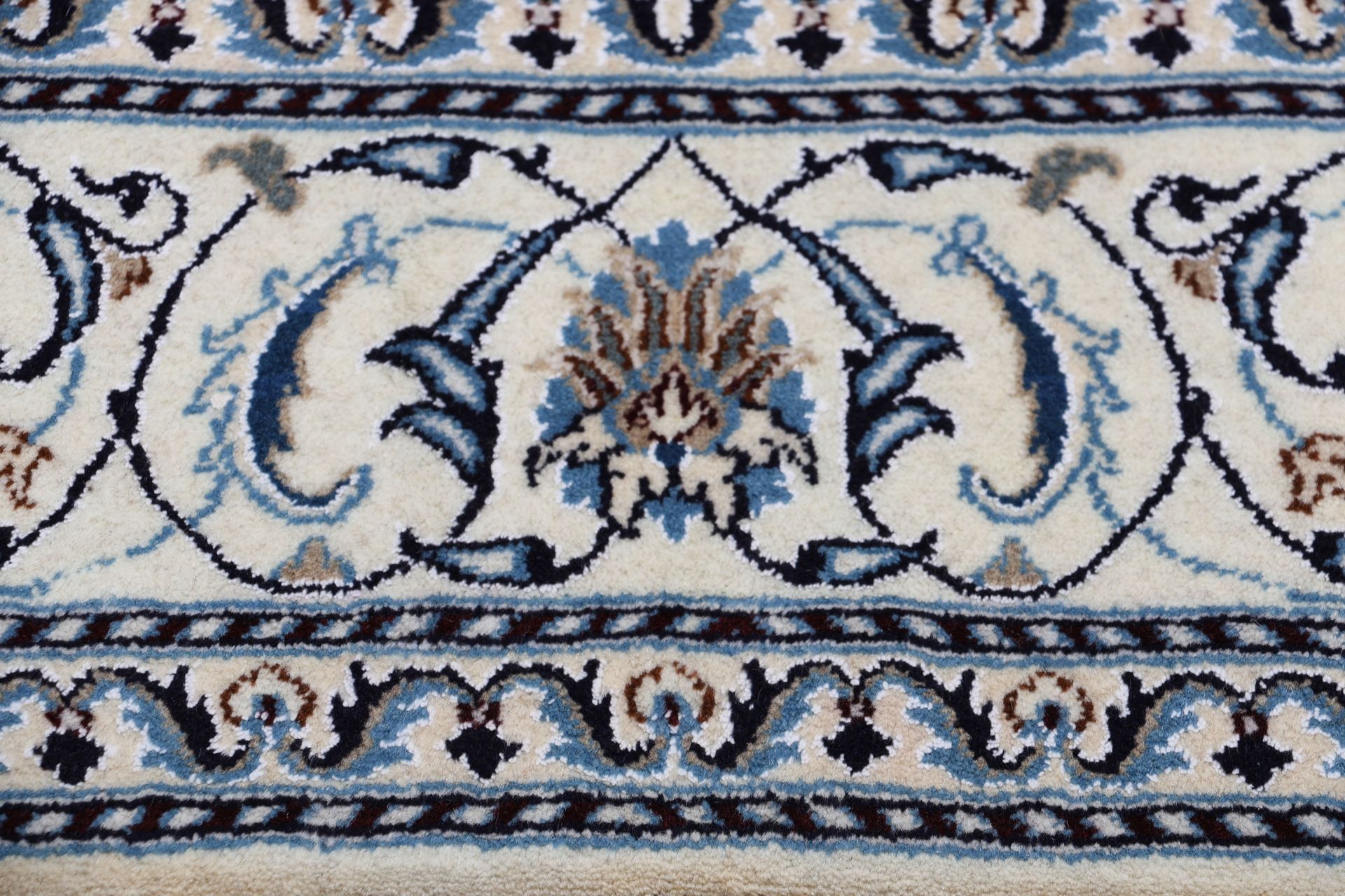 perserteppich-nain-198-x-300-cm-schurwolle-handgeknupft-exklusiv-16 Nain Perserteppich 198 × 300 cm aus Wolle, handgeknüpft