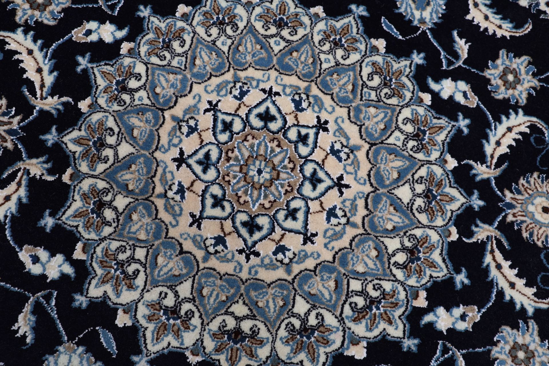 perserteppich-nain-198-x-300-cm-schurwolle-handgeknupft-exklusiv-18 Nain Perserteppich 198 × 300 cm aus Wolle, handgeknüpft