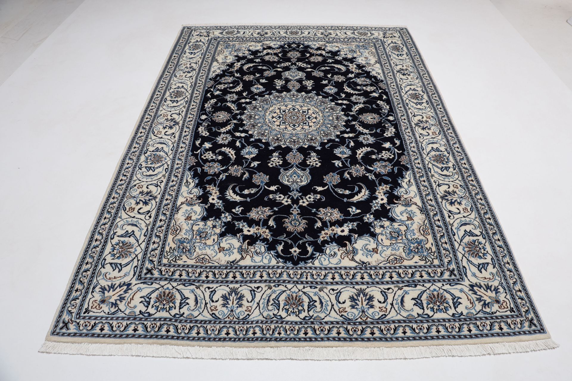 Nain Perserteppich aus Iran, 192 × 292 cm