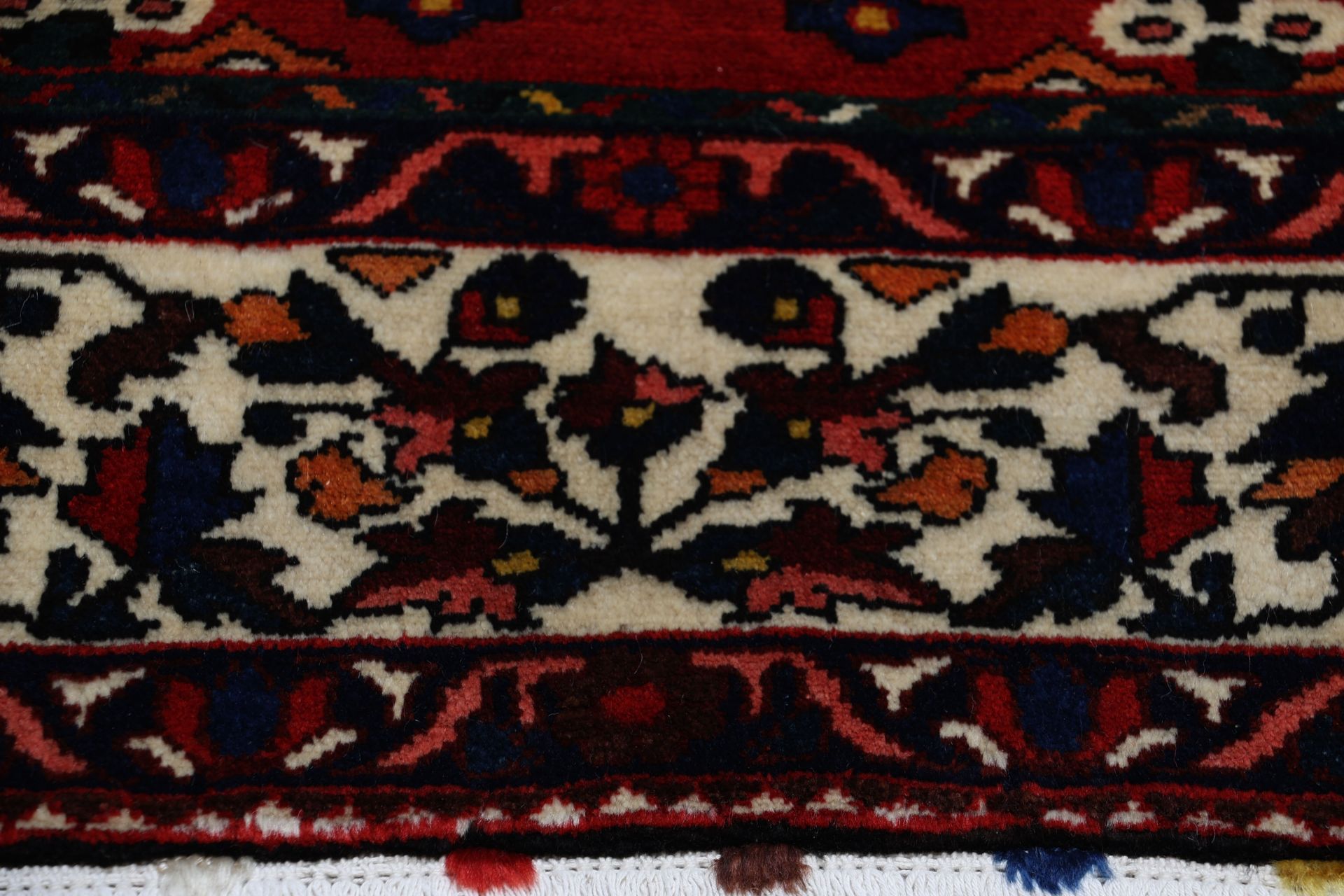 Bakhtiari Perserteppich 220 × 300 cm aus Wolle, handgeknüpft