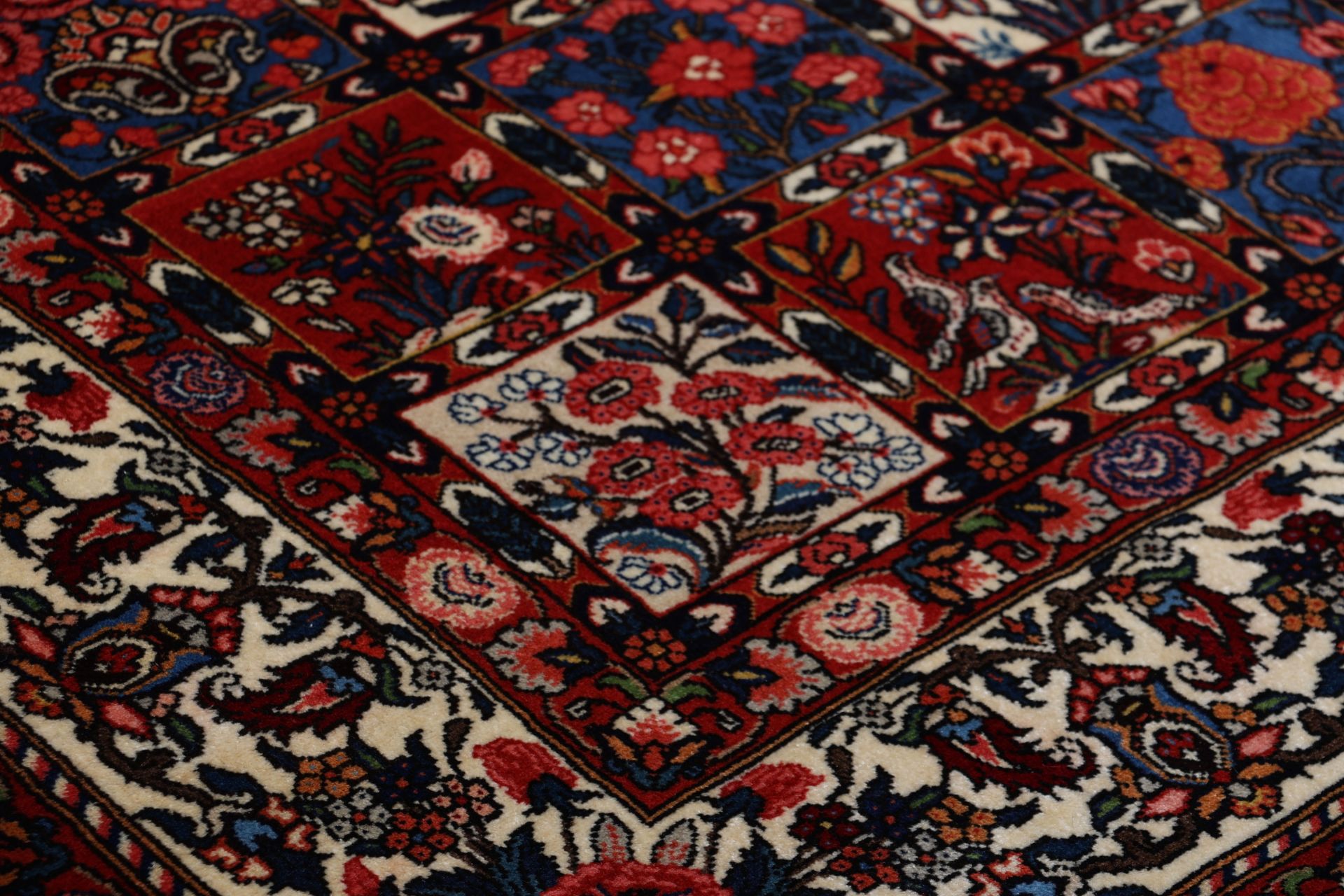Bakhtiari Perserteppich aus Iran, 210 × 295 cm