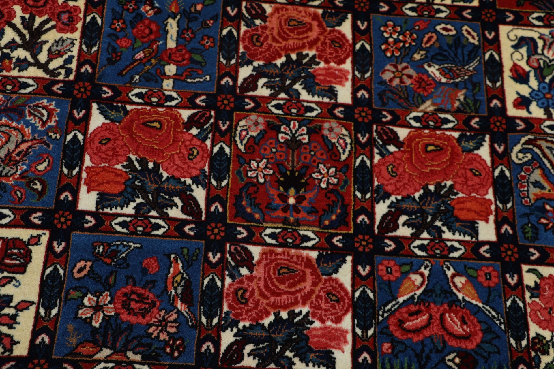 Bakhtiari Perserteppich aus Iran, 210 × 295 cm