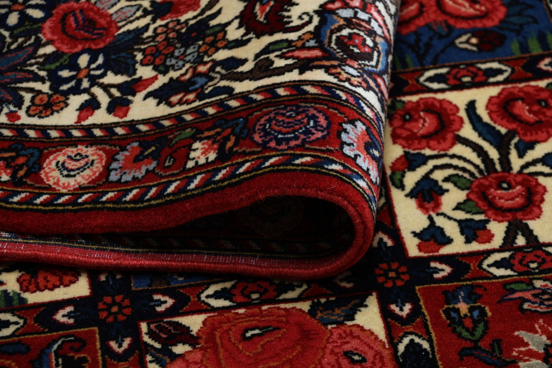 Bakhtiari Perserteppich aus Iran, 210 × 295 cm