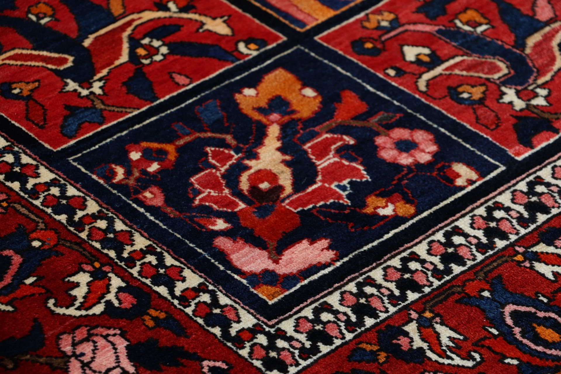 Handgeknüpfter Bakhtiari Perserteppich, 215 × 300 cm, Wolle