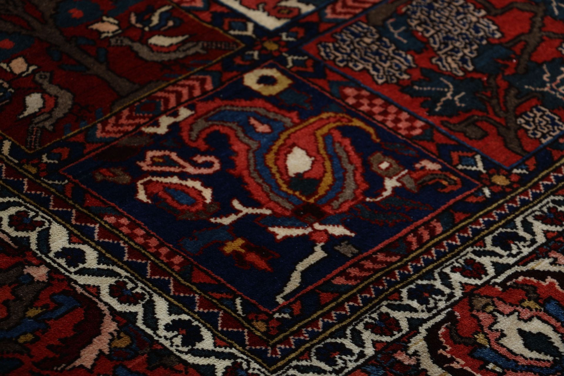 Handgeknüpfter Bakhtiari Perserteppich 210 × 312 cm