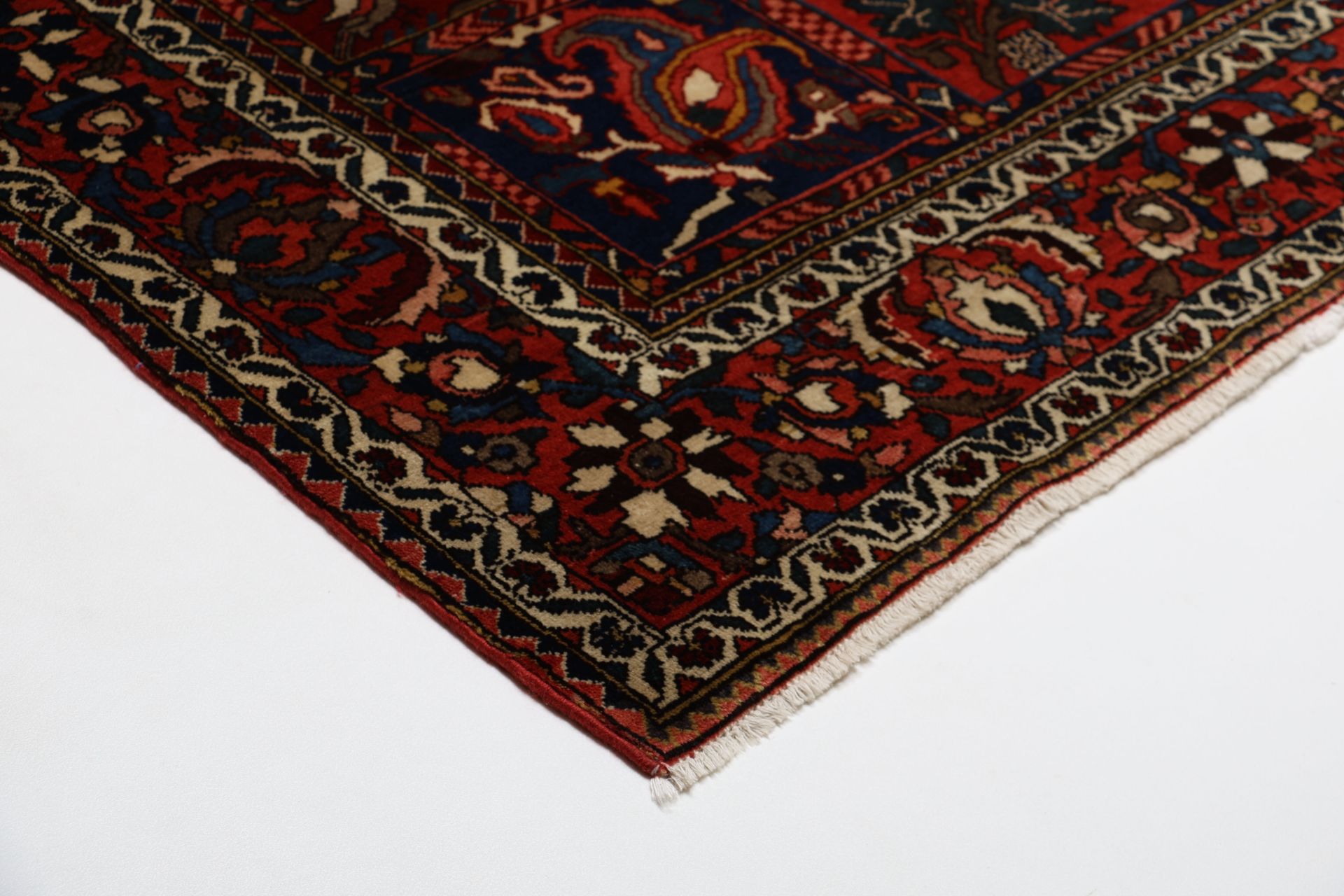 Handgeknüpfter Bakhtiari Perserteppich 210 × 312 cm