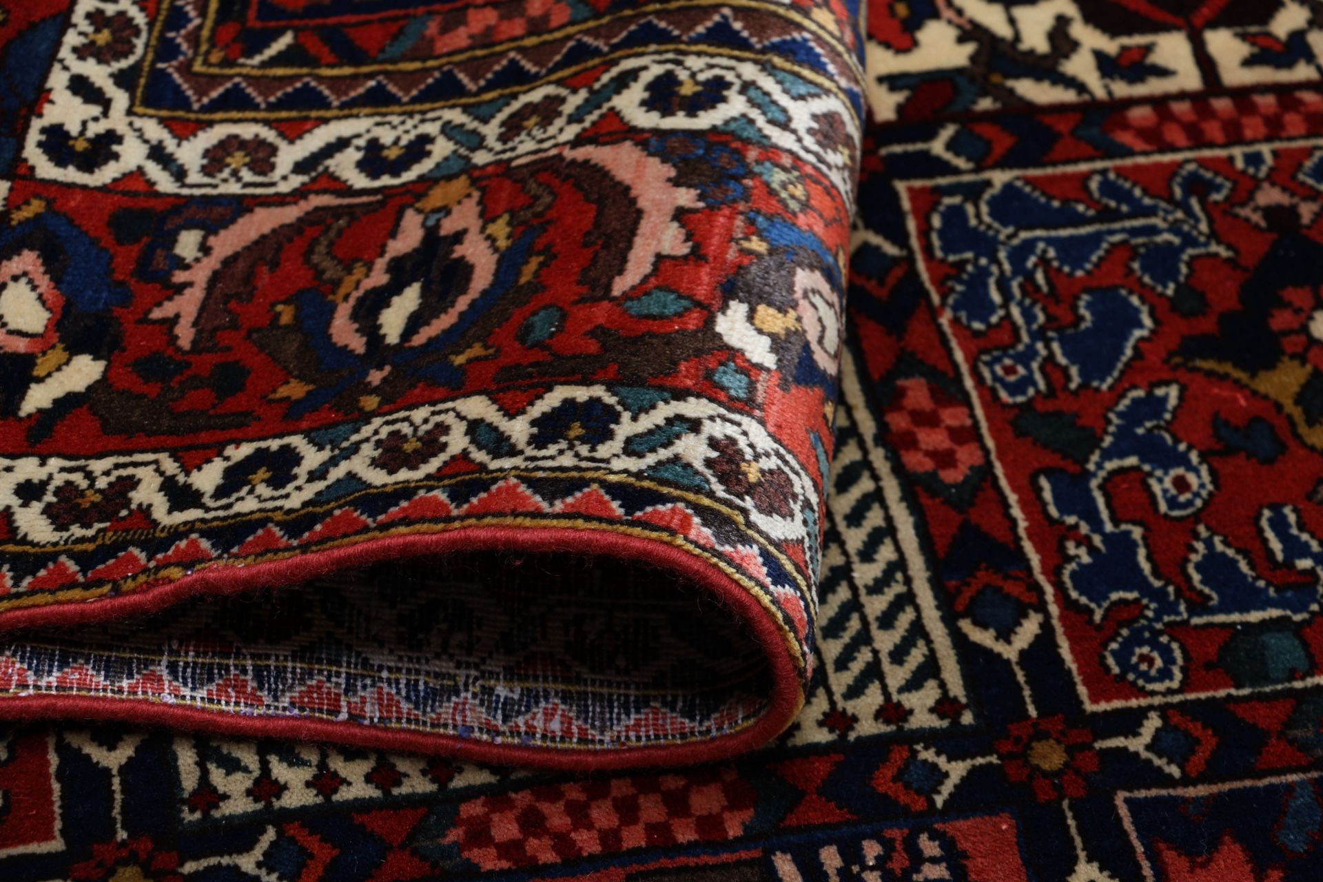 Handgeknüpfter Bakhtiari Perserteppich 210 × 312 cm