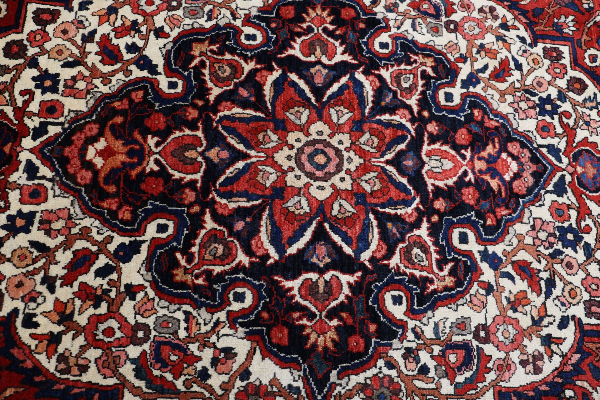 Bakhtiari Perserteppich aus Iran, 212 × 318 cm
