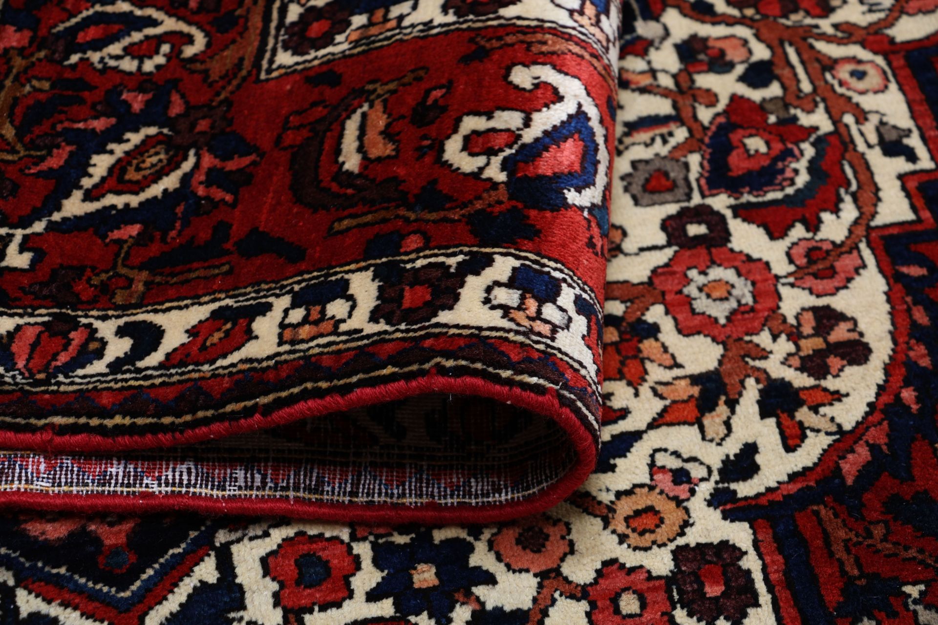 Bakhtiari Perserteppich aus Iran, 212 × 318 cm