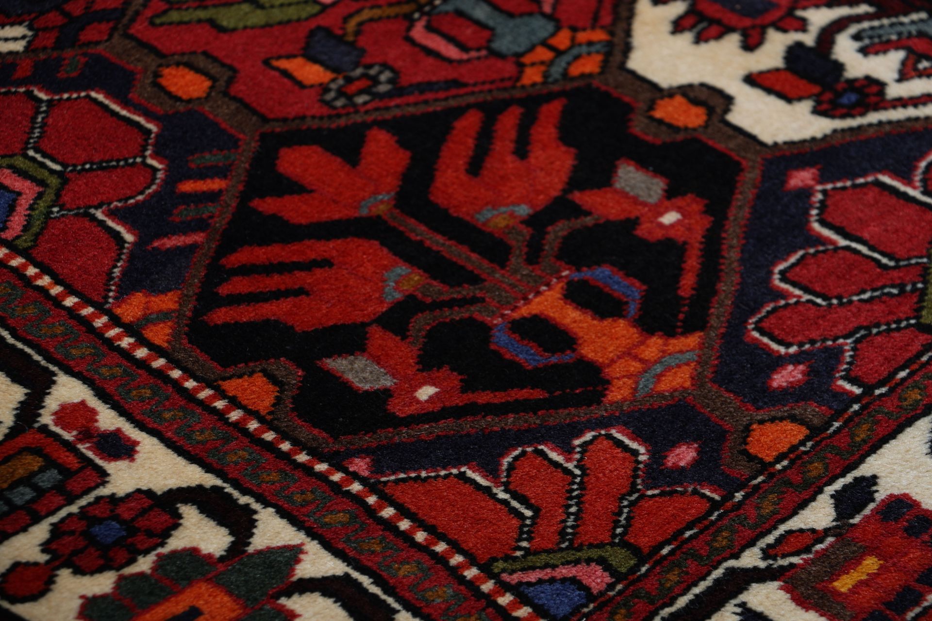 Handgeknüpfter Bakhtiari Perserteppich 208 × 306 cm