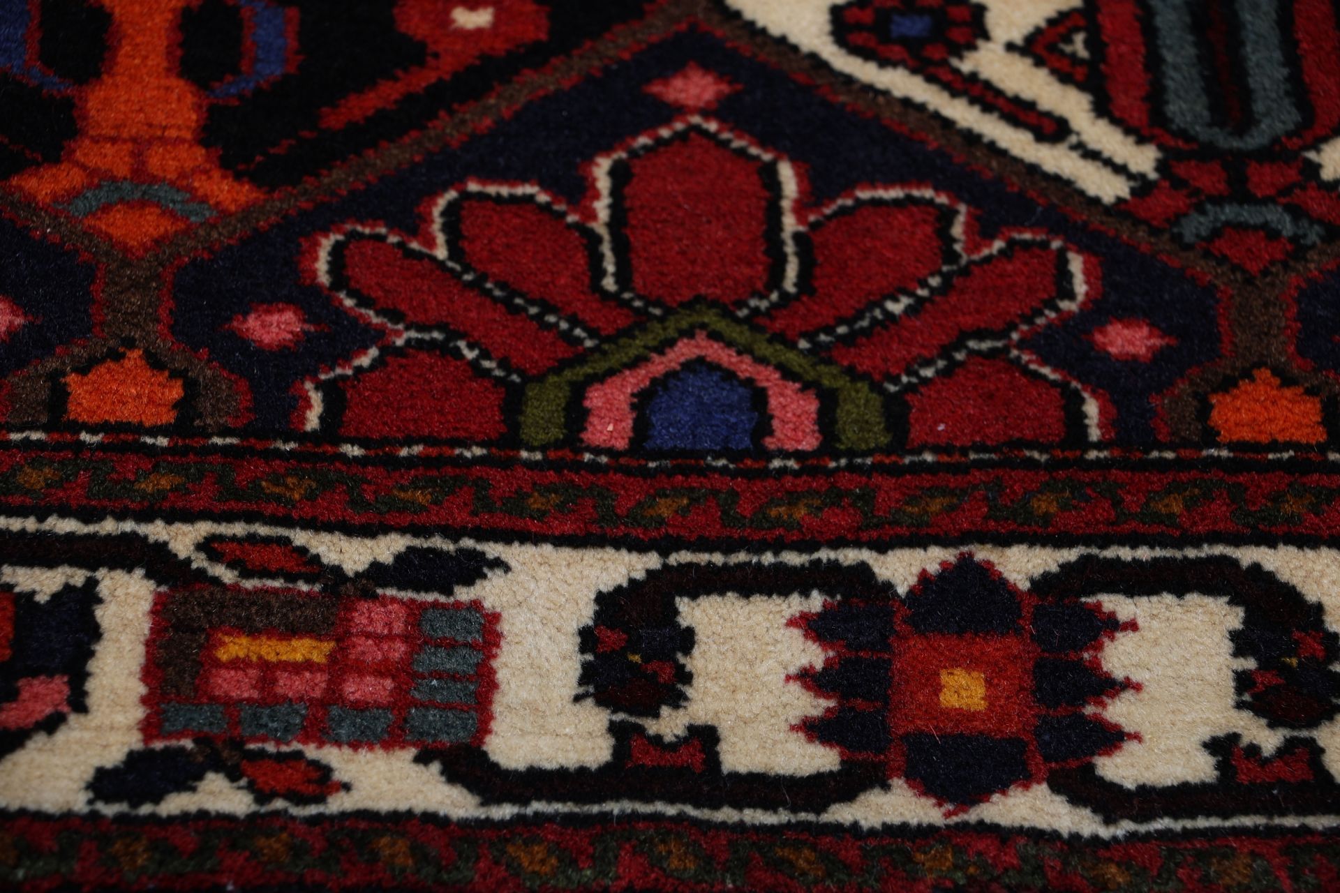 Handgeknüpfter Bakhtiari Perserteppich 208 × 306 cm