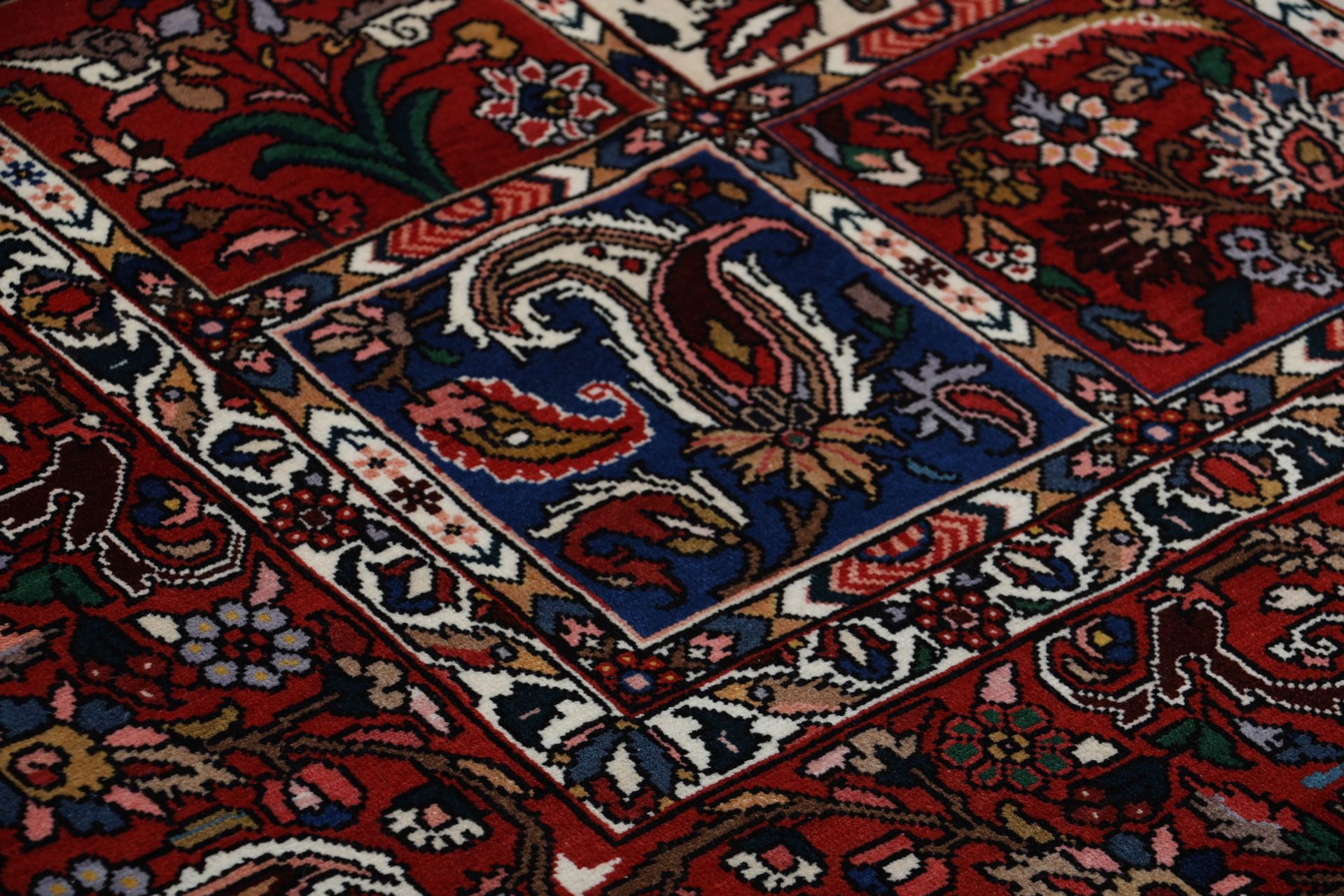 Handgeknüpfter Bakhtiari Perserteppich 213 × 313 cm