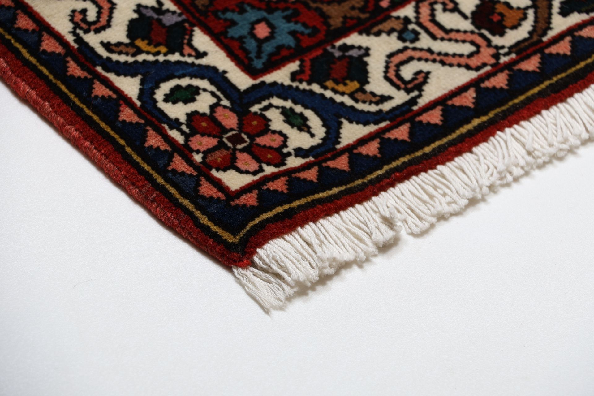 Handgeknüpfter Bakhtiari Perserteppich 213 × 313 cm