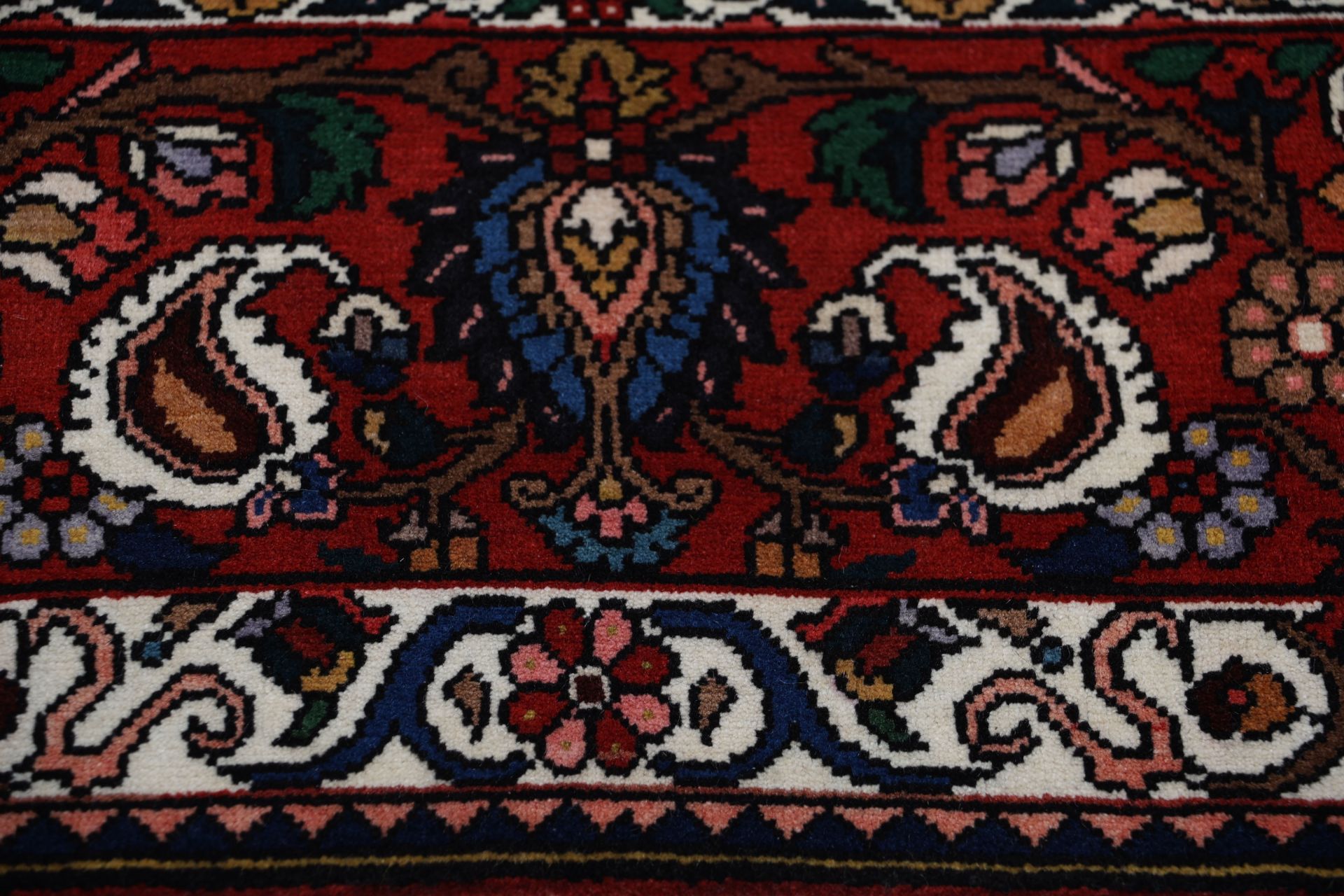 Handgeknüpfter Bakhtiari Perserteppich 213 × 313 cm