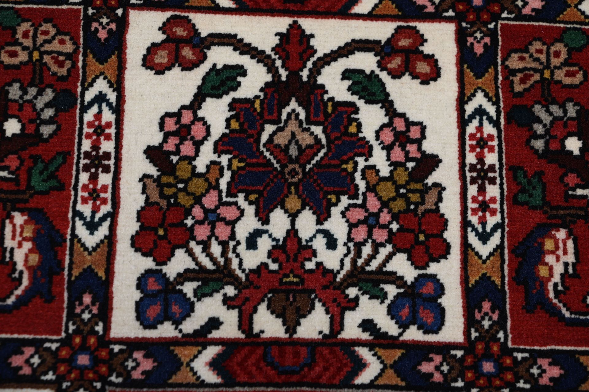 Handgeknüpfter Bakhtiari Perserteppich 213 × 313 cm