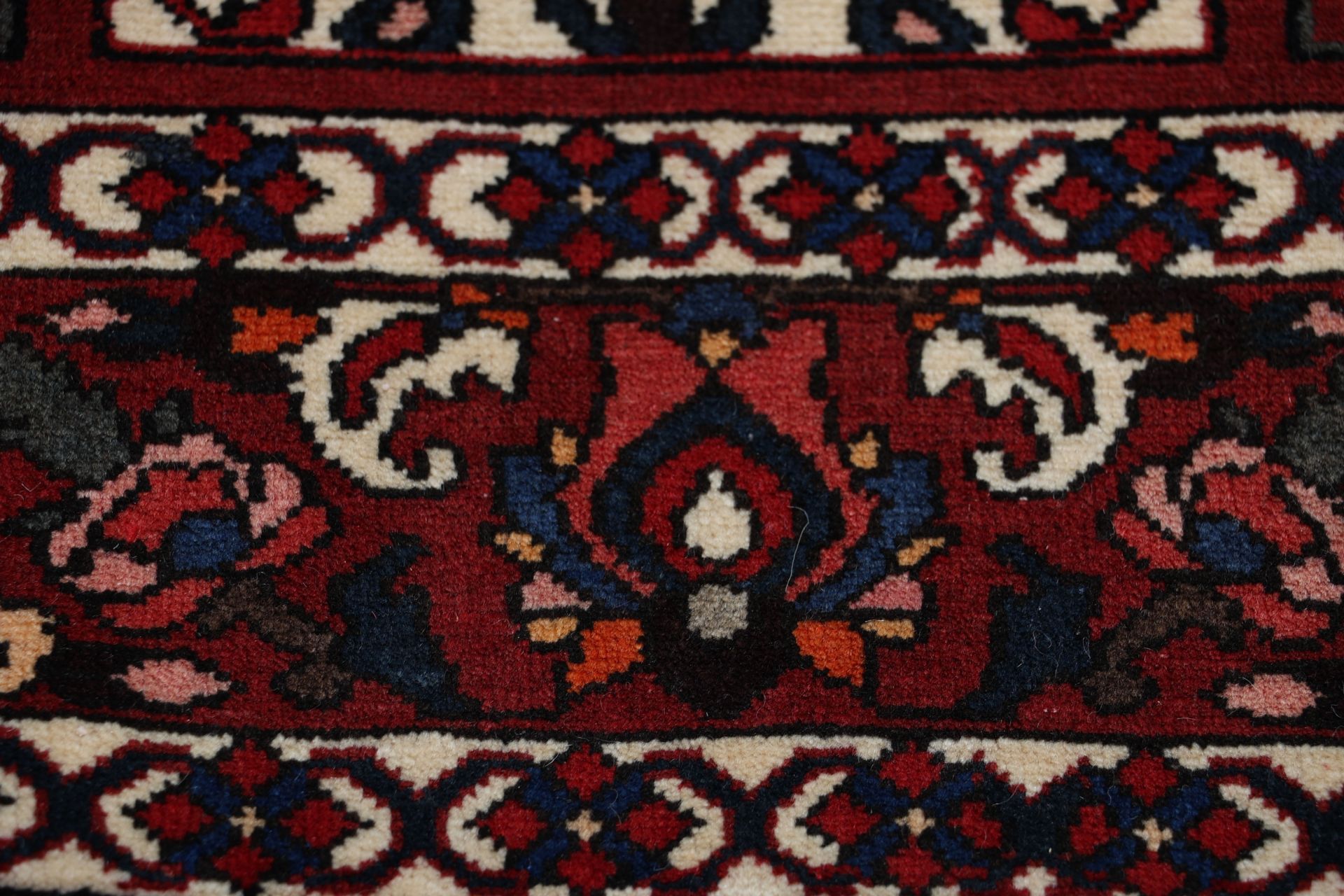 Handgeknüpfter Bakhtiari Perserteppich 197 × 315 cm