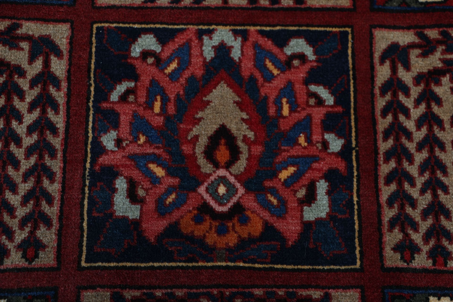 Handgeknüpfter Bakhtiari Perserteppich 197 × 315 cm