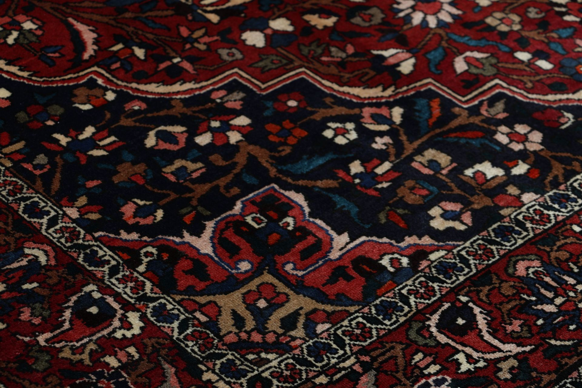 Handgeknüpfter Bakhtiari Perserteppich 210 × 315 cm