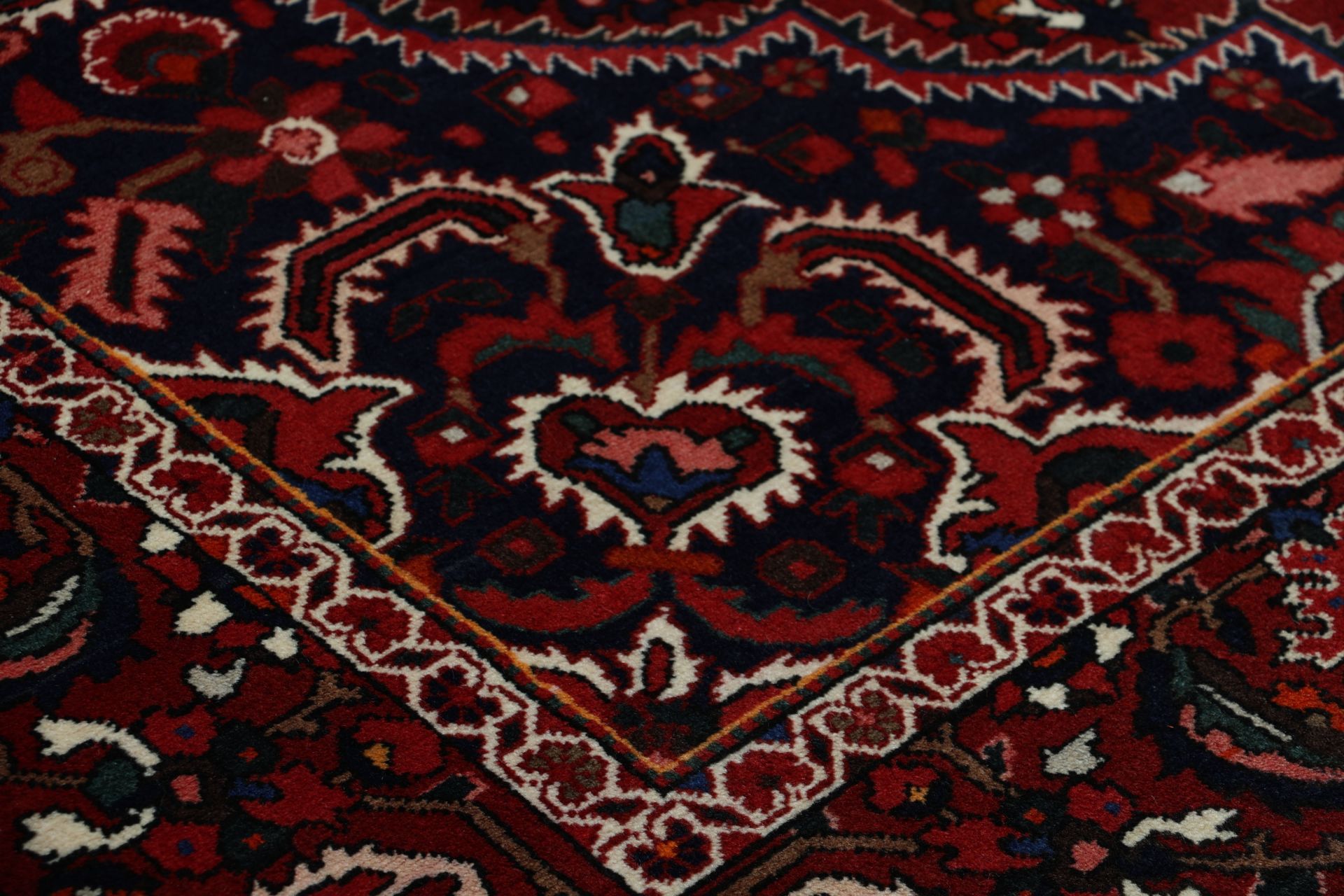 persischer-teppich-bachtiar-212-x-312-cm-schurwolle-handgeknupft-4 Bakhtiari Perserteppich 212 × 312 cm aus Wolle, handgeknüpft