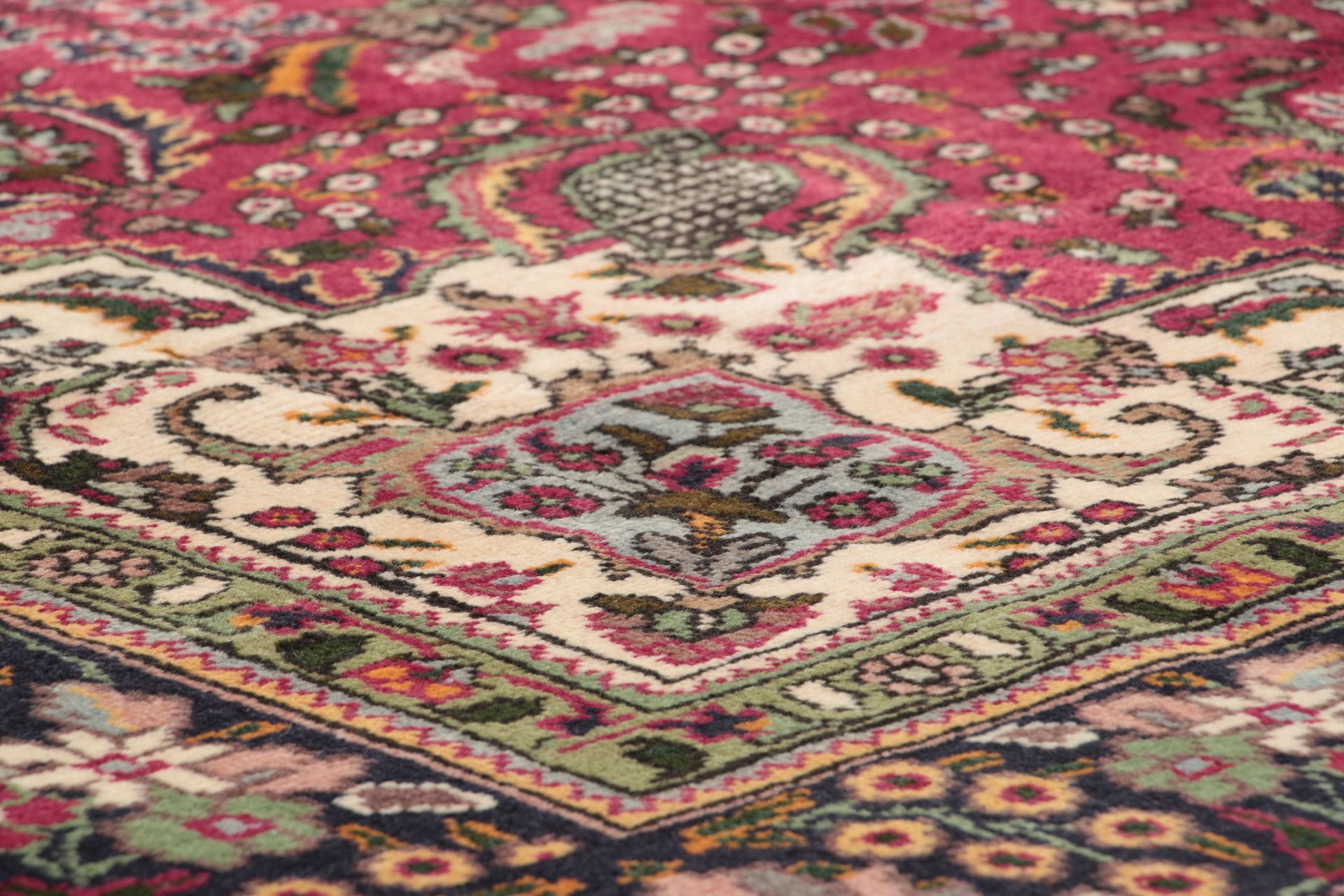 Täbriz Perserteppich aus Iran, 214 × 300 cm