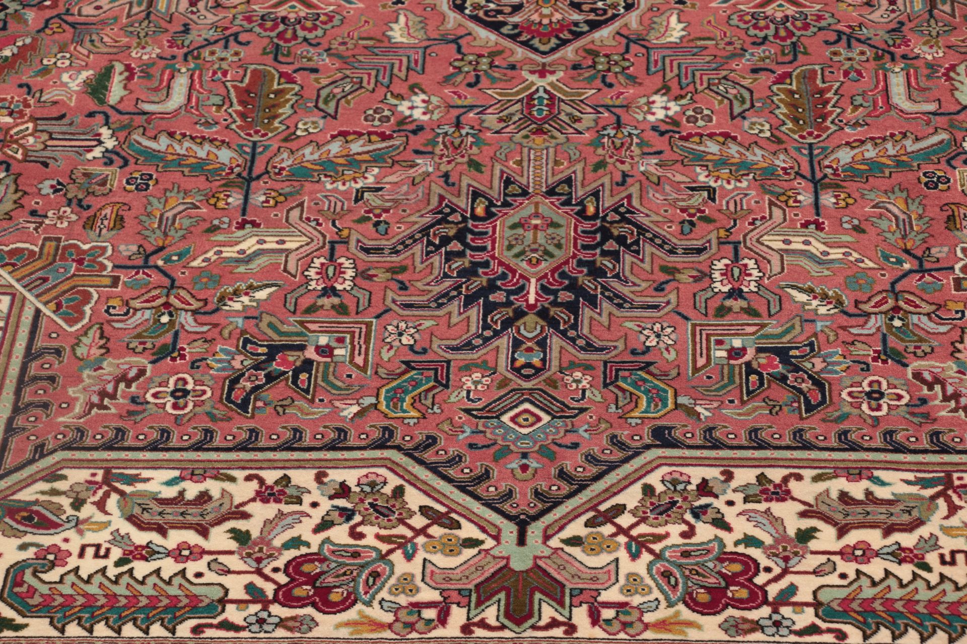 Handgeknüpfter Täbriz Perserteppich 197 × 290 cm