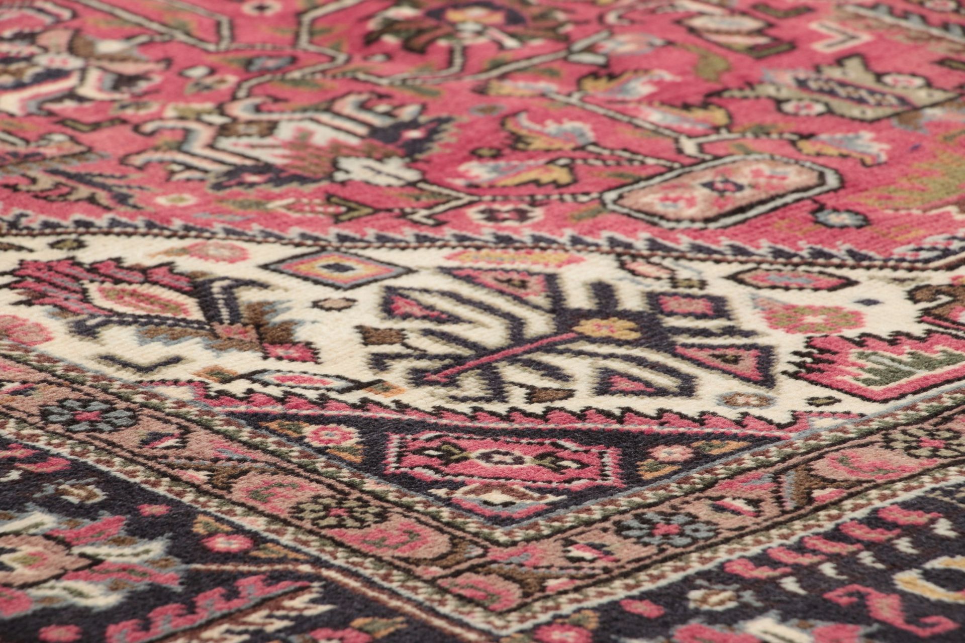 Täbriz Perserteppich aus Iran, 200 × 285 cm