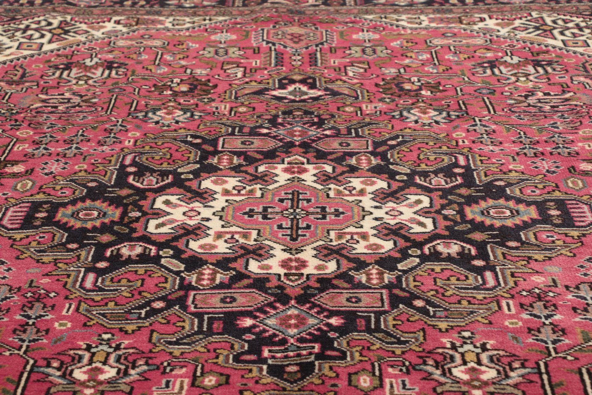 Täbriz Perserteppich aus Iran, 200 × 285 cm