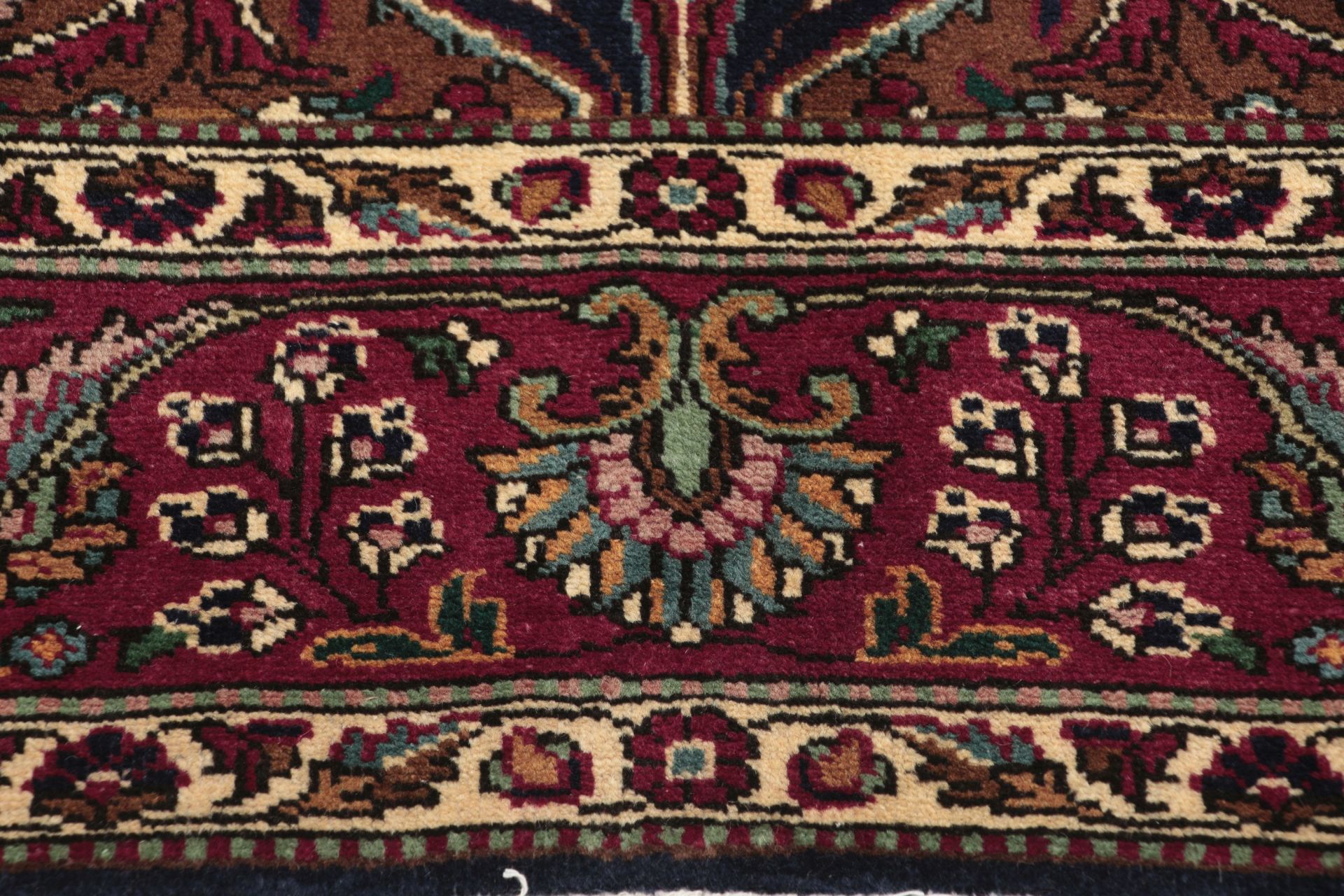 Handgeknüpfter Täbriz Perserteppich 198 × 292 cm