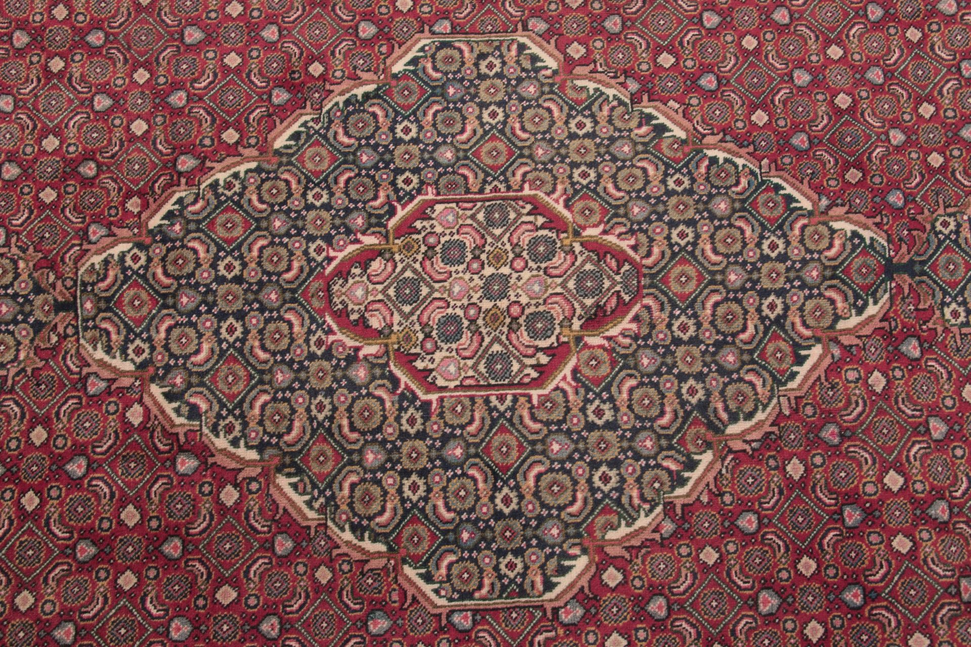 perserteppich-ardebil-196-x-325-cm-wolle-seide-handgeknupft-7 Ardebil Perserteppich aus Iran, 196 × 325 cm
