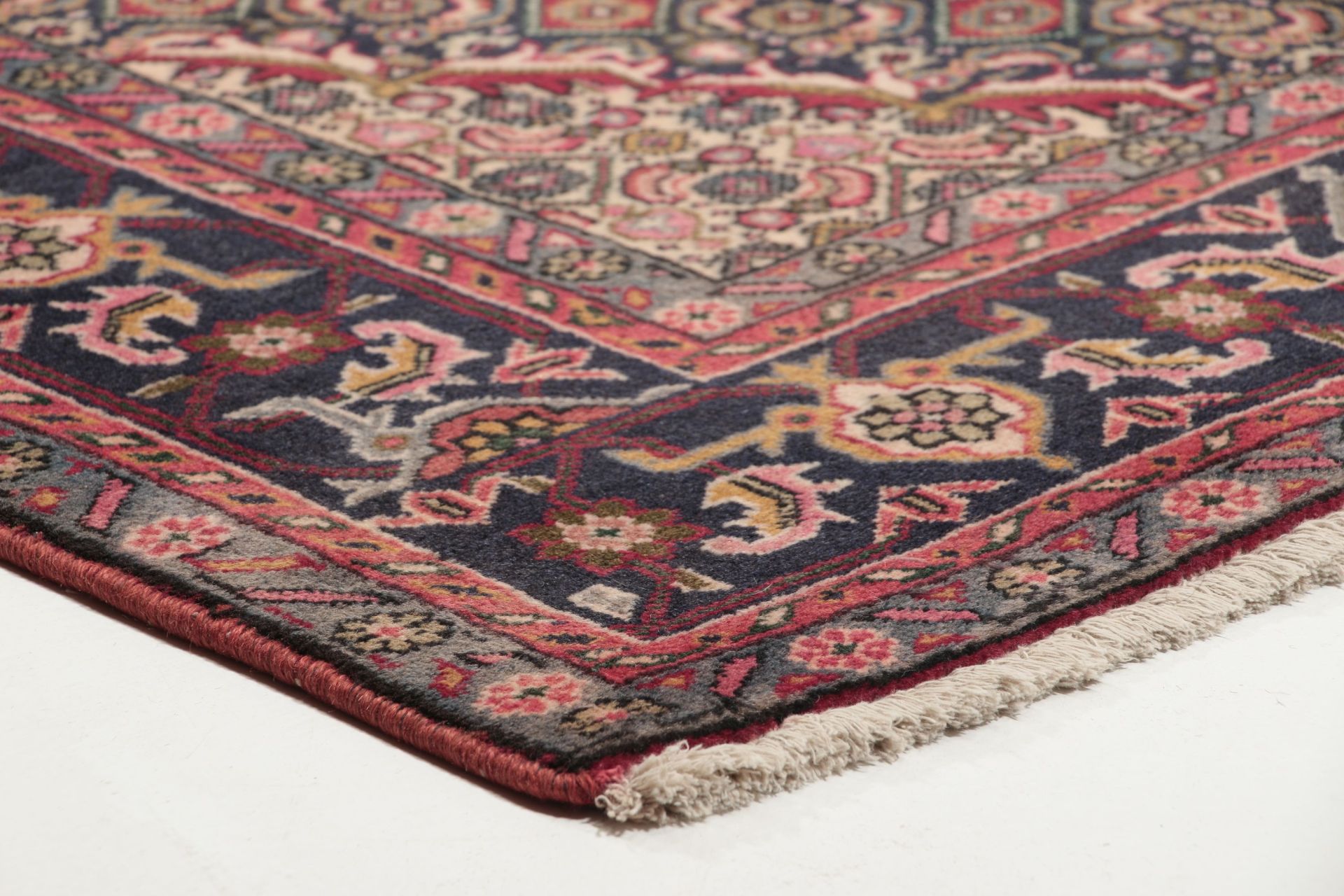 perserteppich-ardebil-196-x-325-cm-wolle-seide-handgeknupft-8 Ardebil Perserteppich aus Iran, 196 × 325 cm