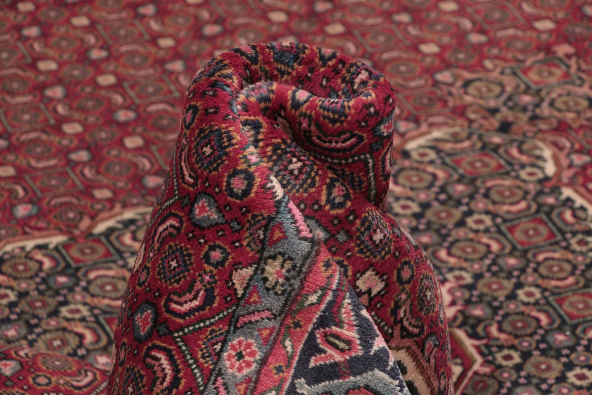 perserteppich-ardebil-196-x-325-cm-wolle-seide-handgeknupft-9 Ardebil Perserteppich aus Iran, 196 × 325 cm