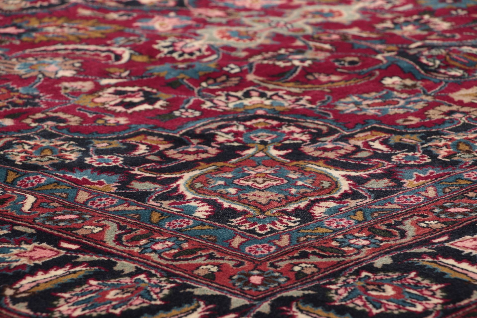 Mashhad Perserteppich 196 × 286 cm aus Wolle, handgeknüpft
