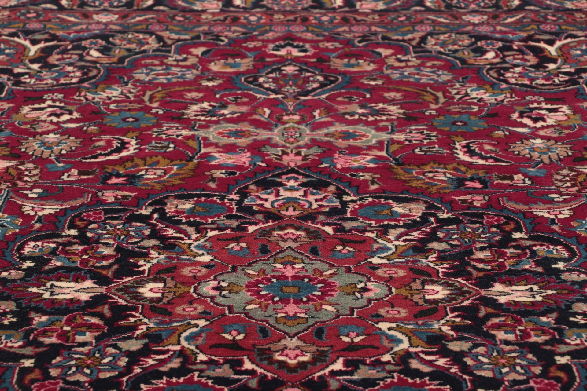 Mashhad Perserteppich 196 × 286 cm aus Wolle, handgeknüpft