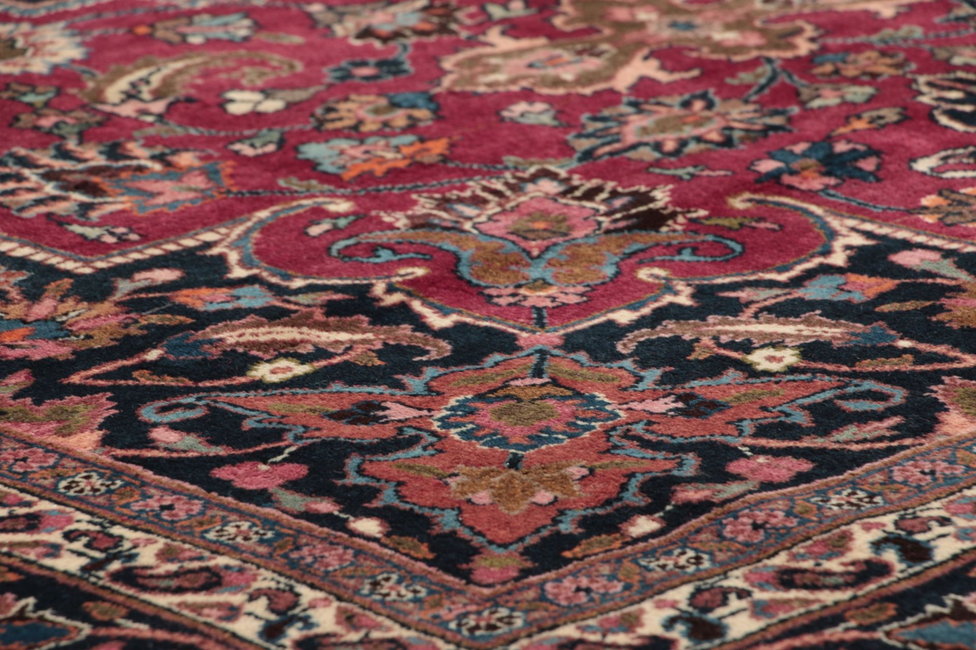 Mashhad Perserteppich 208 × 300 cm aus Wolle, handgeknüpft