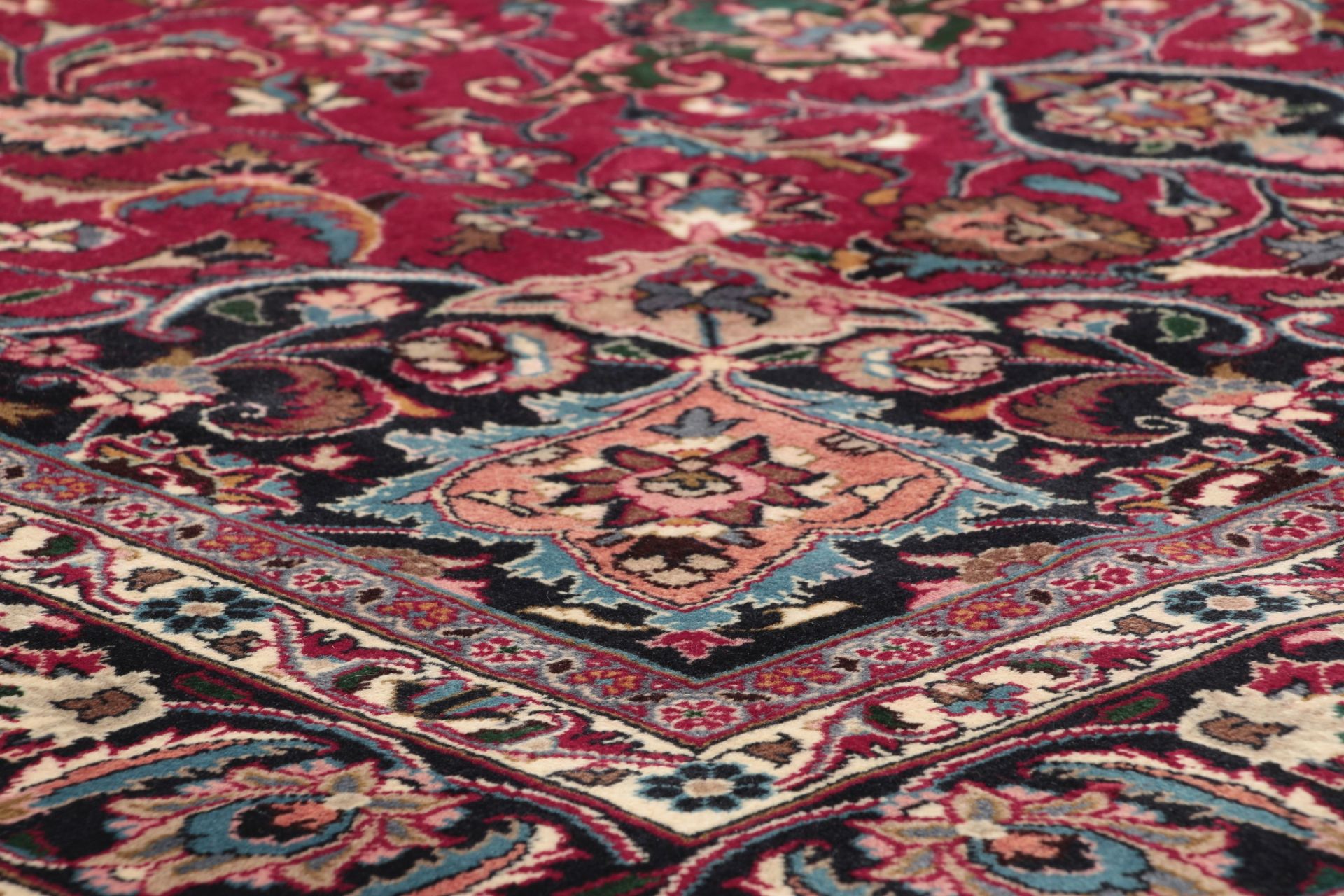Mashhad Perserteppich 195 × 300 cm aus Wolle, handgeknüpft