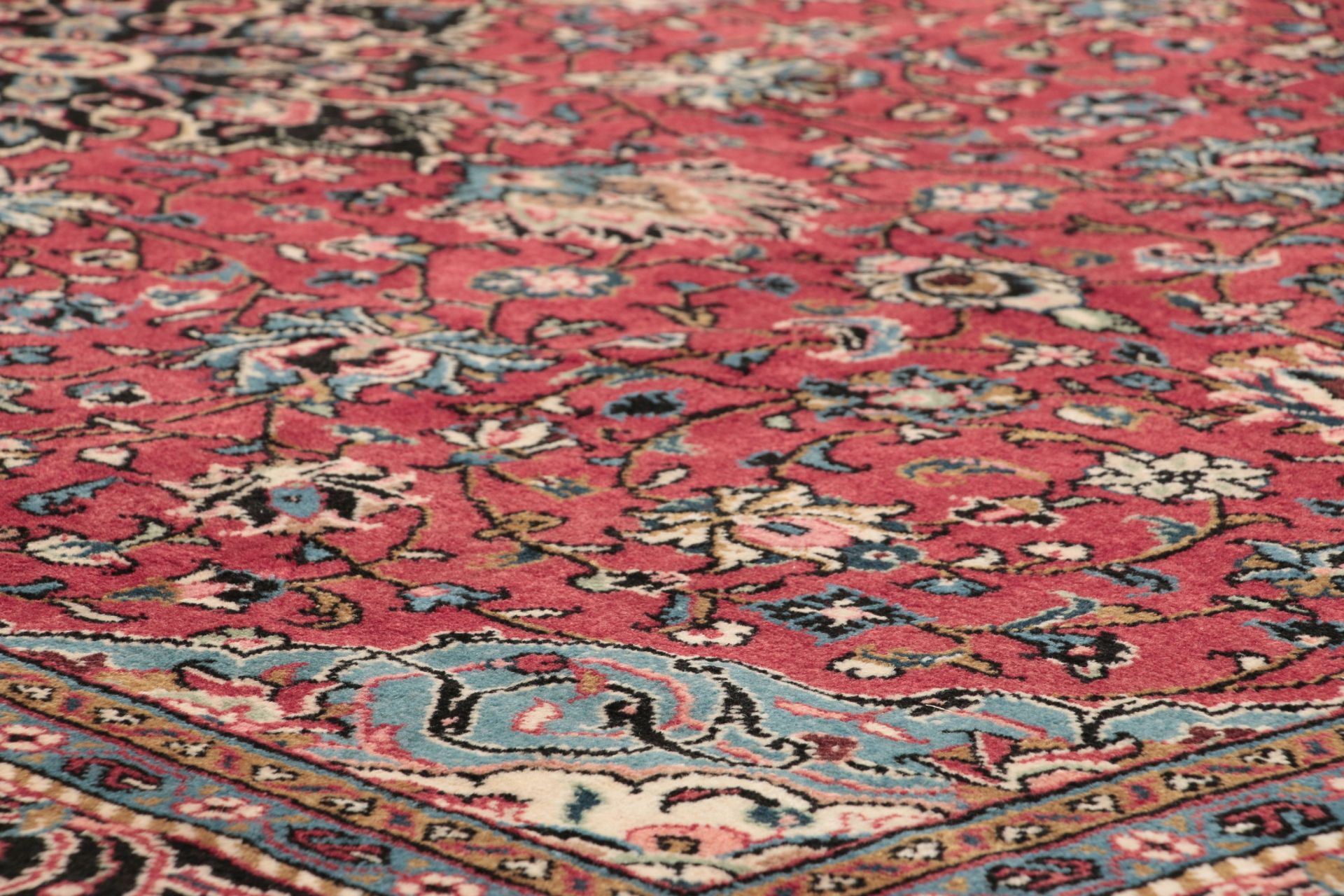 Perserteppich aus Iran, 215 × 320 cm