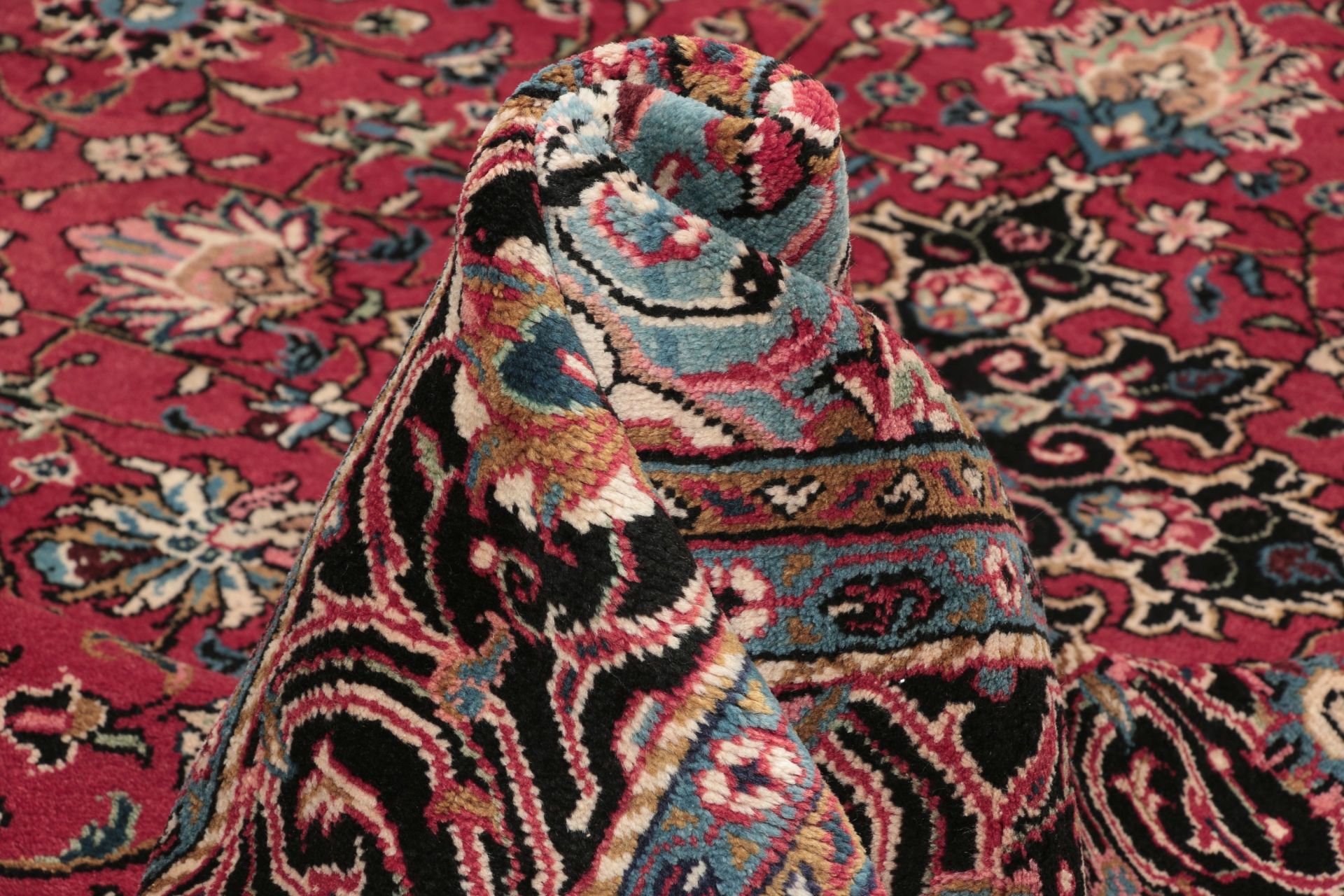 Perserteppich aus Iran, 215 × 320 cm