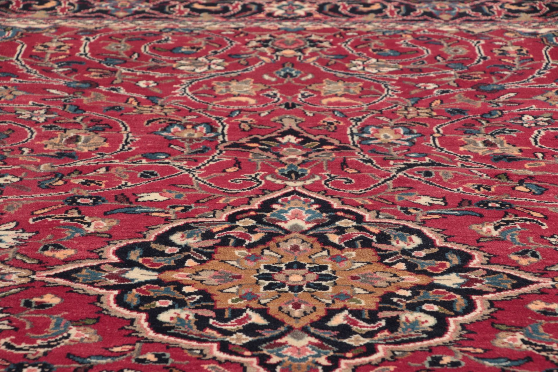 Handgeknüpfter Perserteppich 215 × 320 cm
