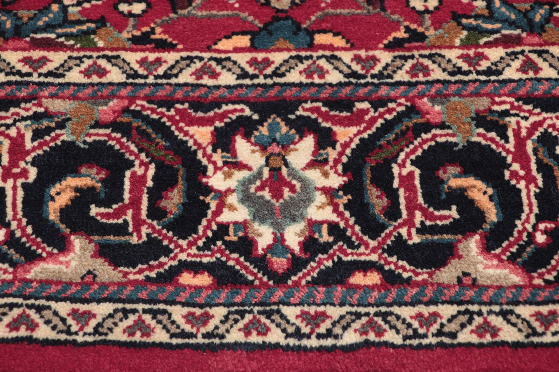 Handgeknüpfter Perserteppich 215 × 320 cm