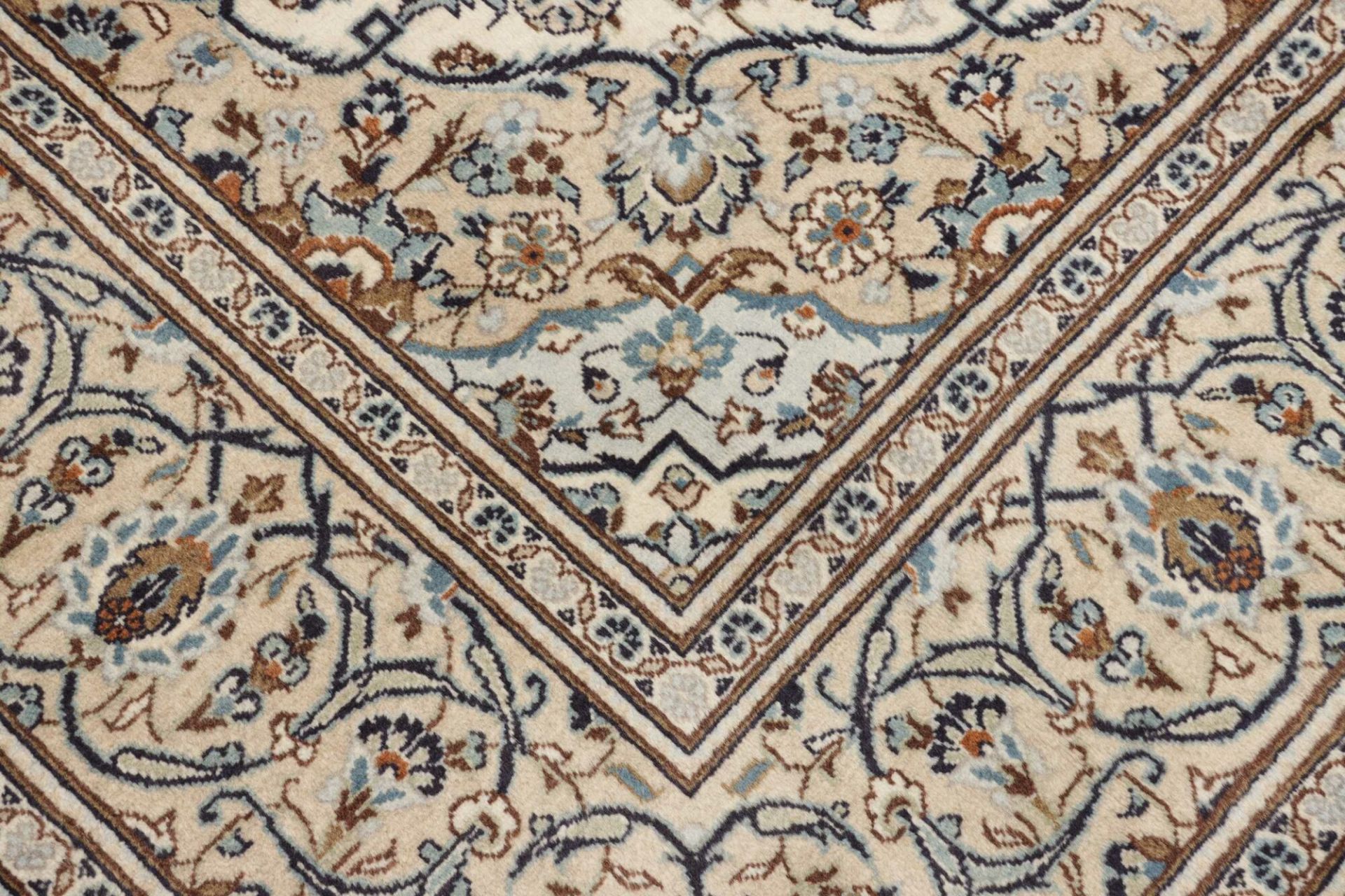 Kashan Perserteppich aus Iran, 199 × 307 cm