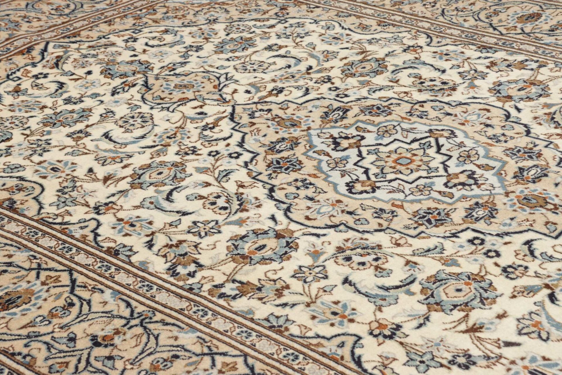 Kashan Perserteppich aus Iran, 199 × 307 cm