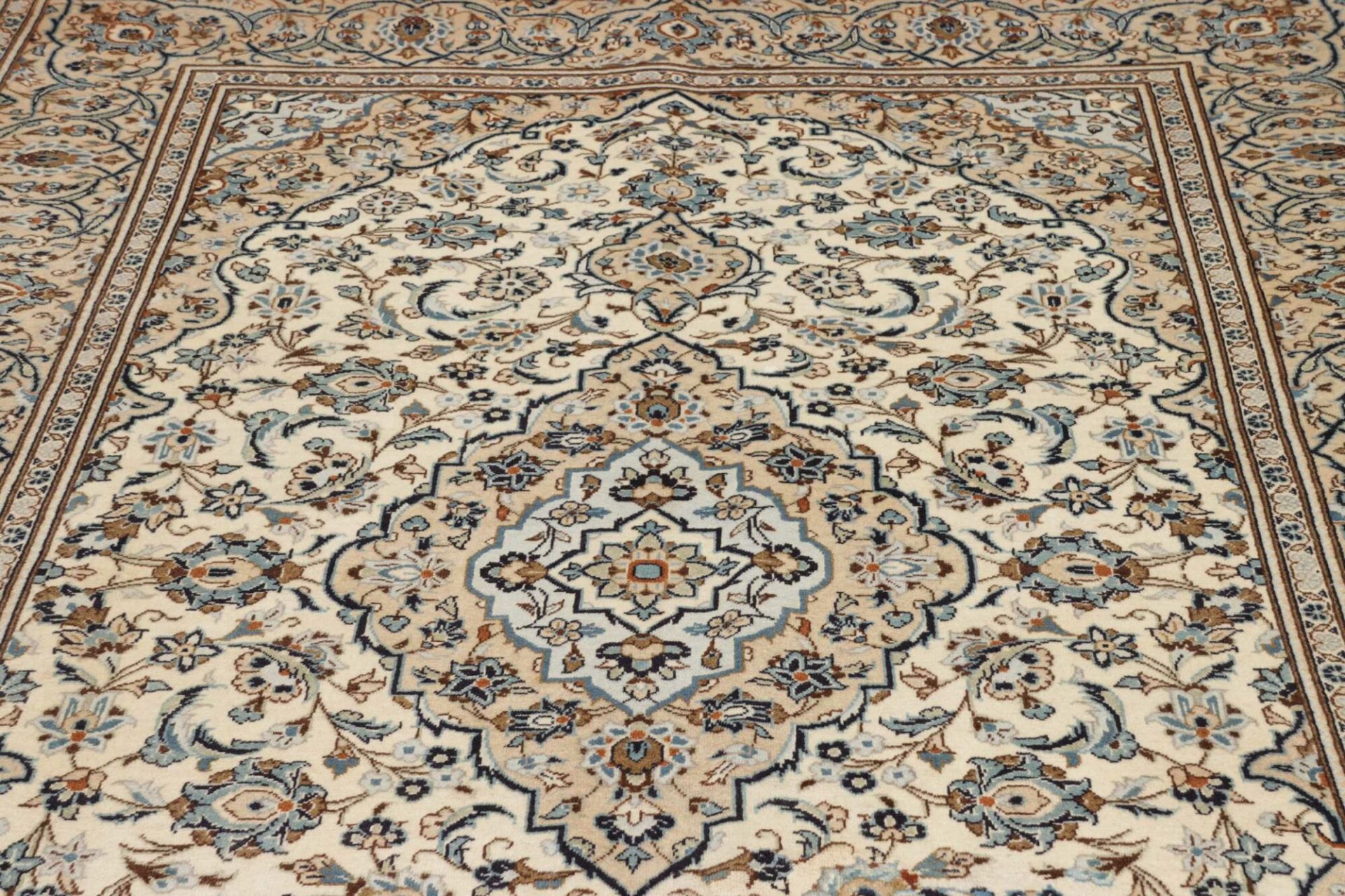Kashan Perserteppich aus Iran, 199 × 307 cm
