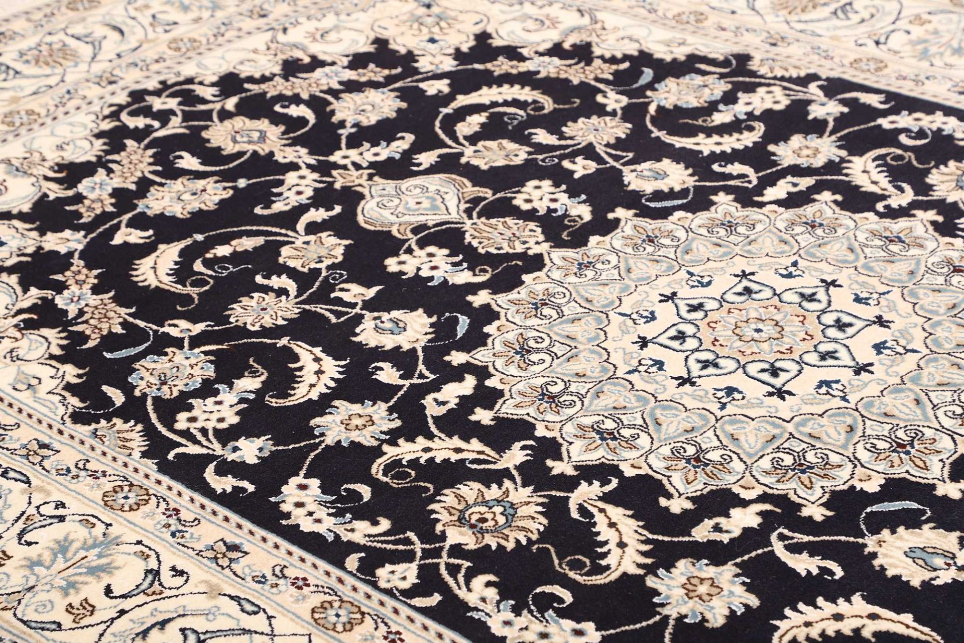 perserteppich-nain-197-x-302-cm-schurwolle-handgeknupft-exklusiv-6 Handgeknüpfter Nain Perserteppich, 197 × 302 cm, Wolle