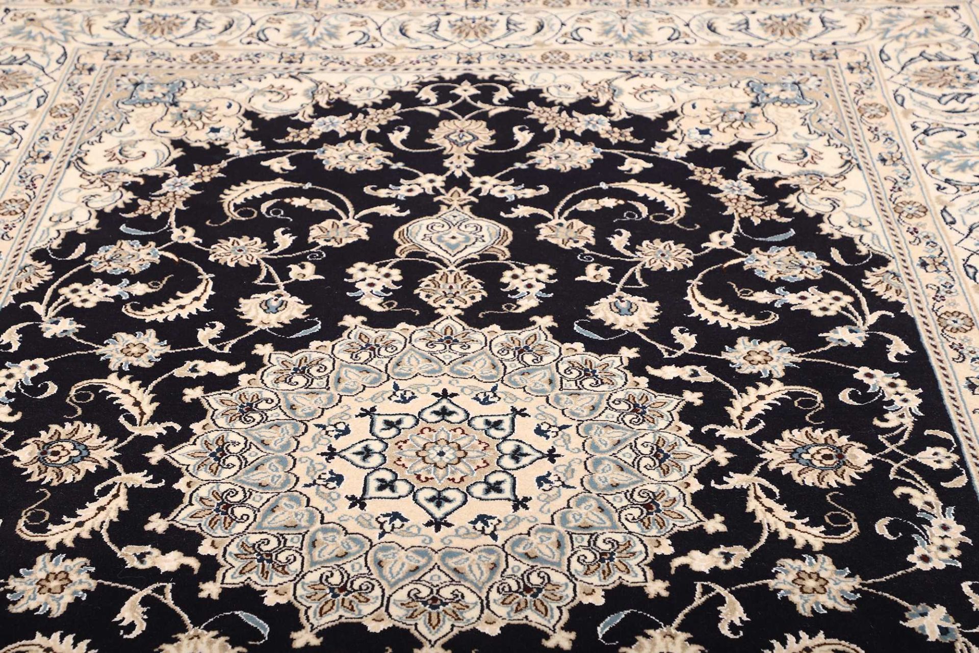 perserteppich-nain-197-x-302-cm-schurwolle-handgeknupft-exklusiv-7 Handgeknüpfter Nain Perserteppich, 197 × 302 cm, Wolle