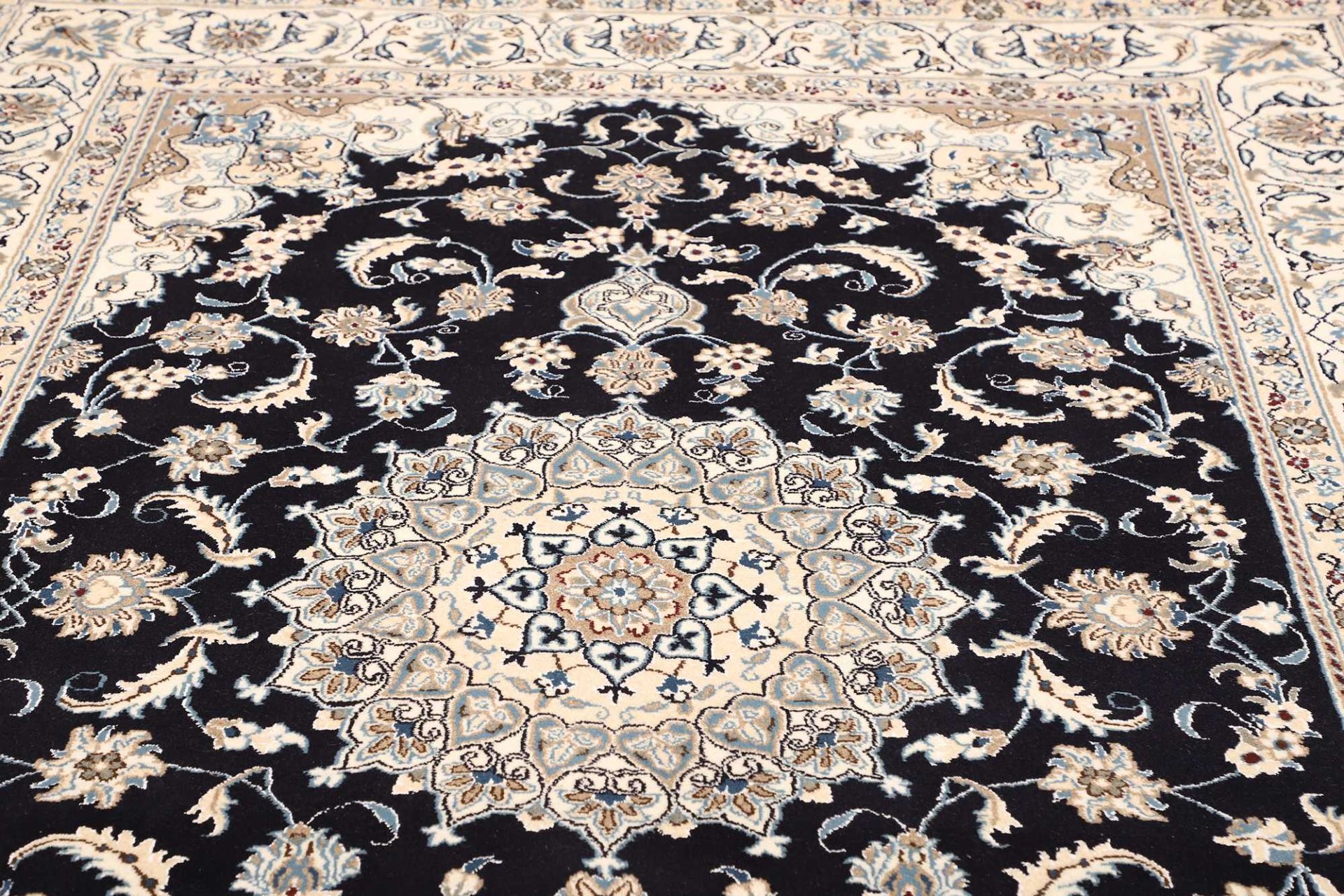Nain Perserteppich 197 × 288 cm aus Wolle, handgeknüpft