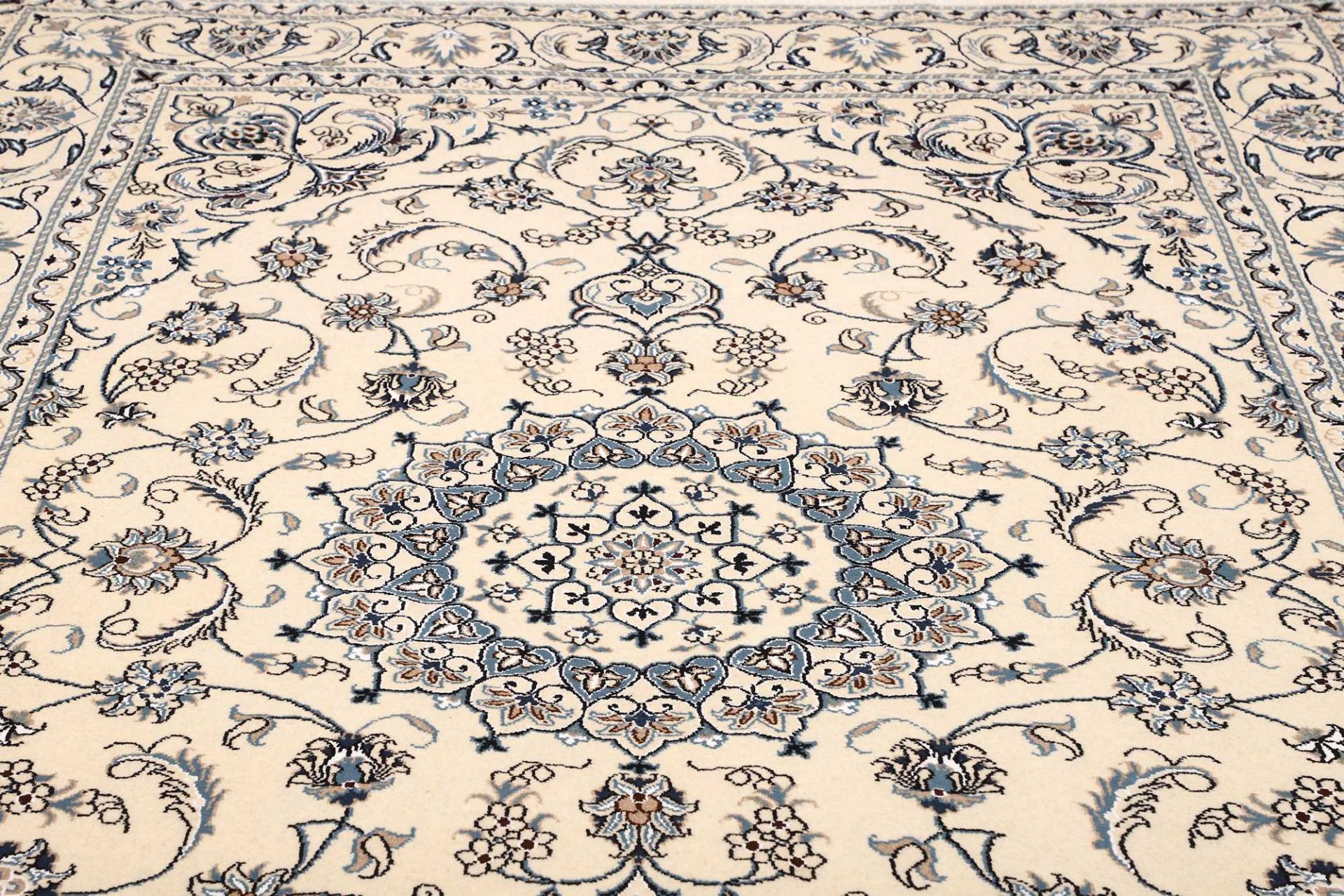 Handgeknüpfter Nain Perserteppich 201 × 299 cm